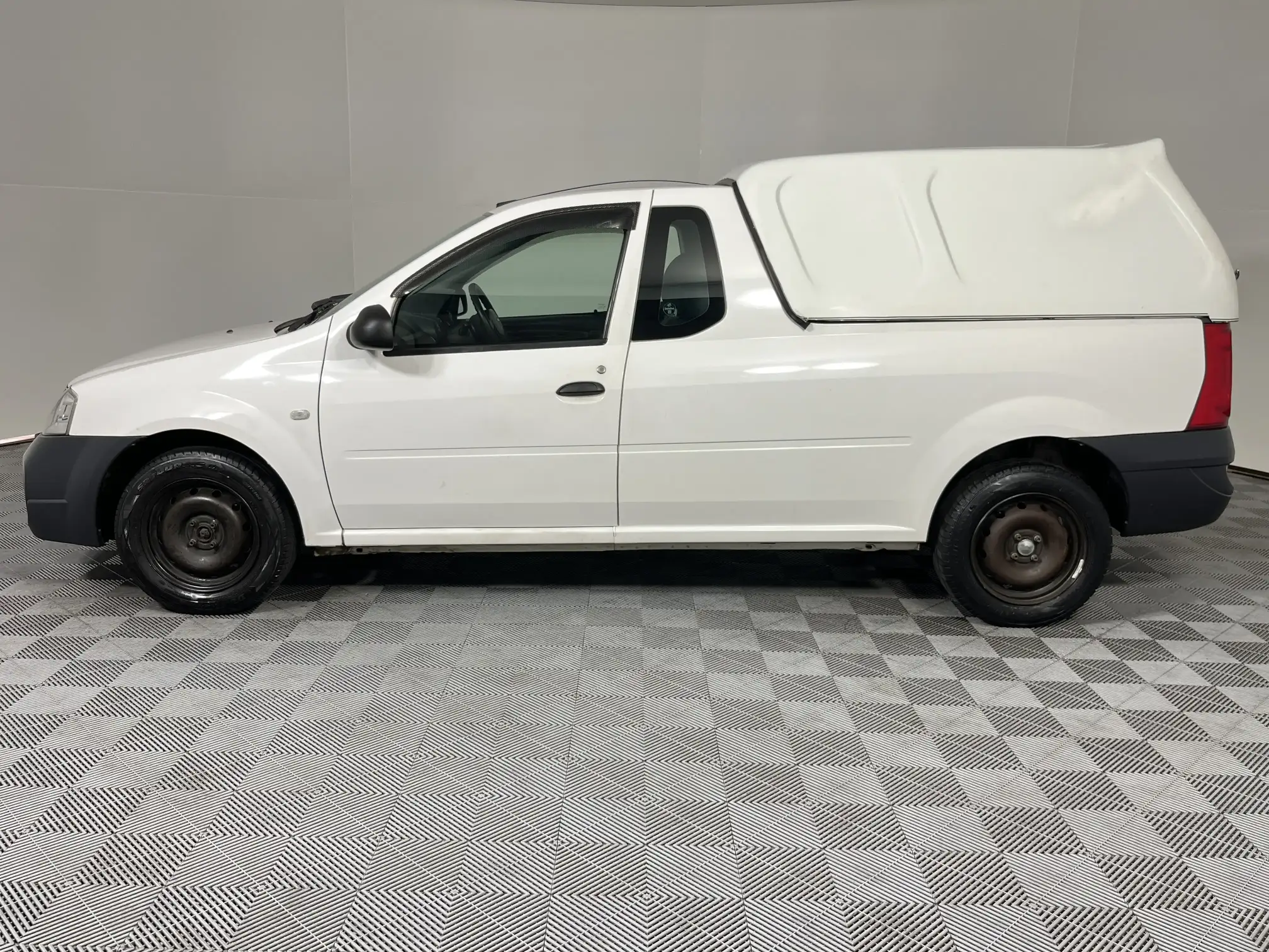 Nissan NP200