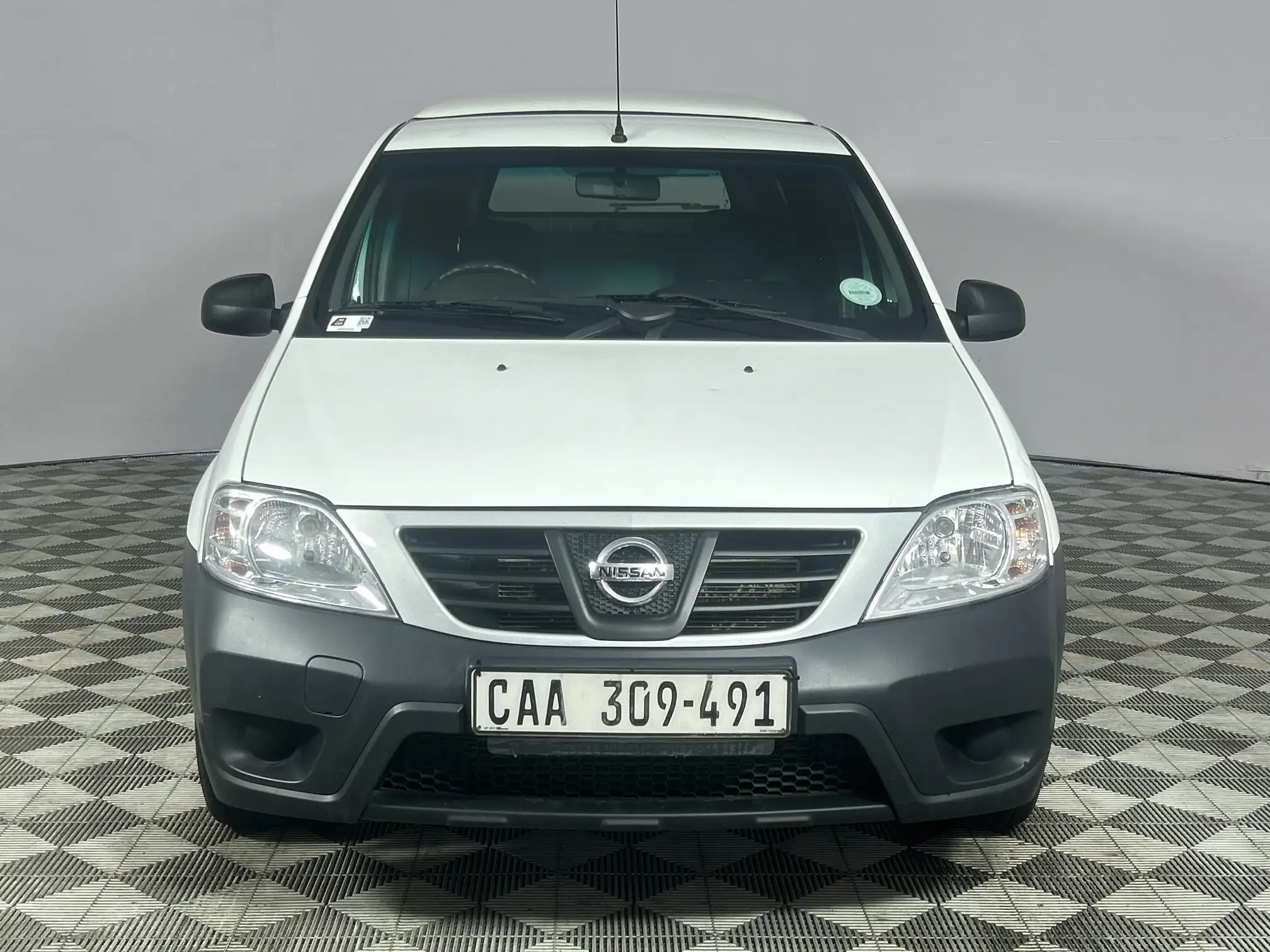 Nissan NP200