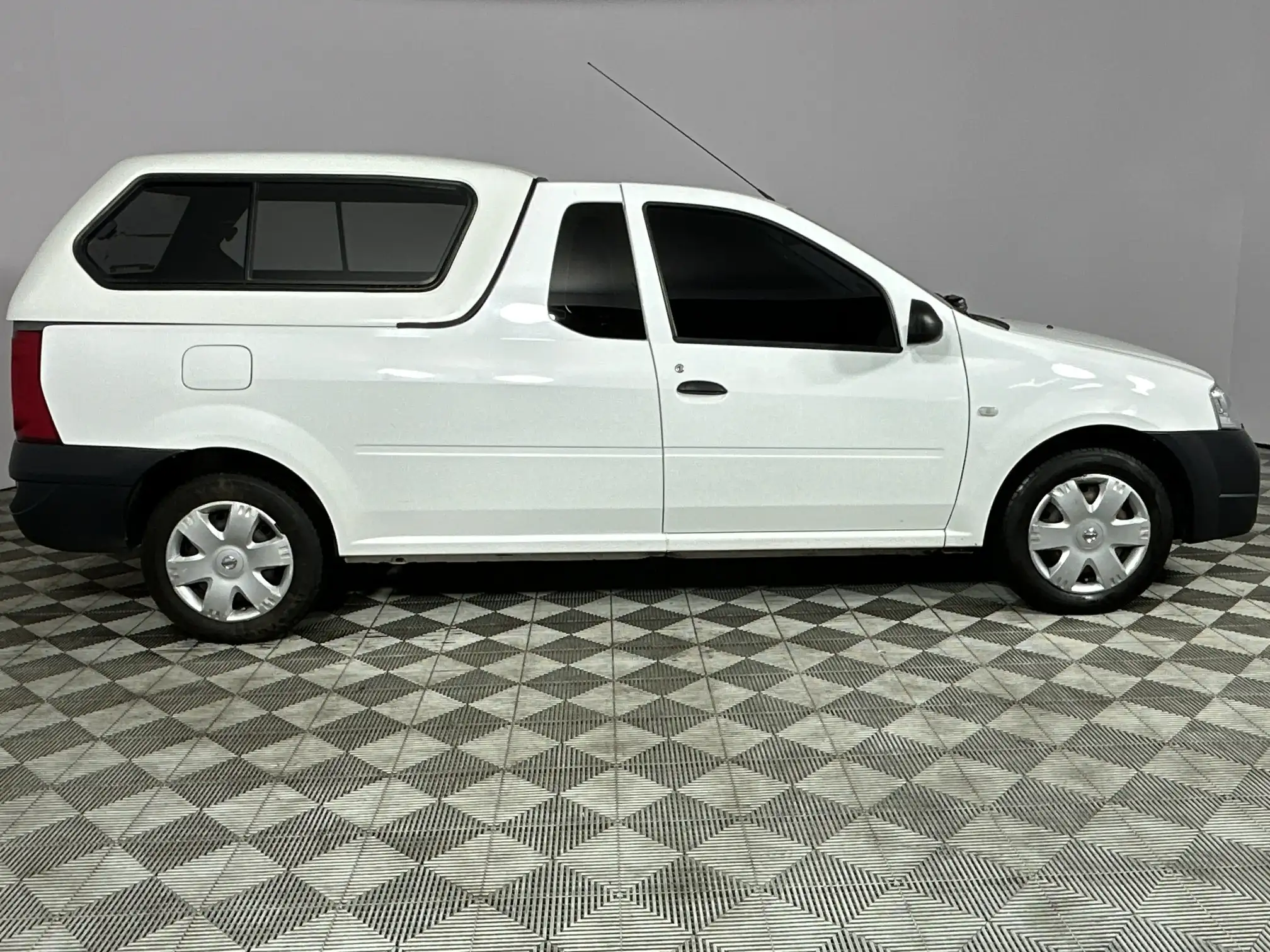 Nissan NP200