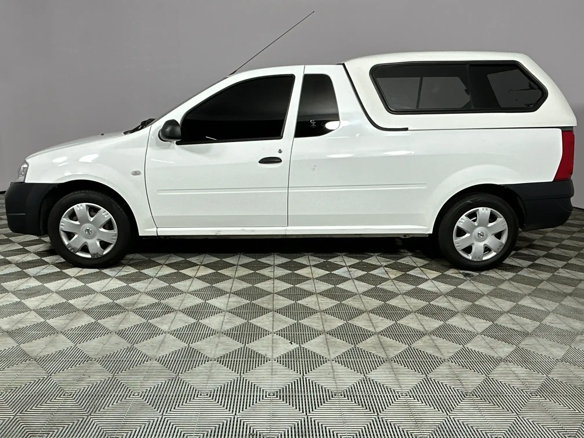 Nissan NP200