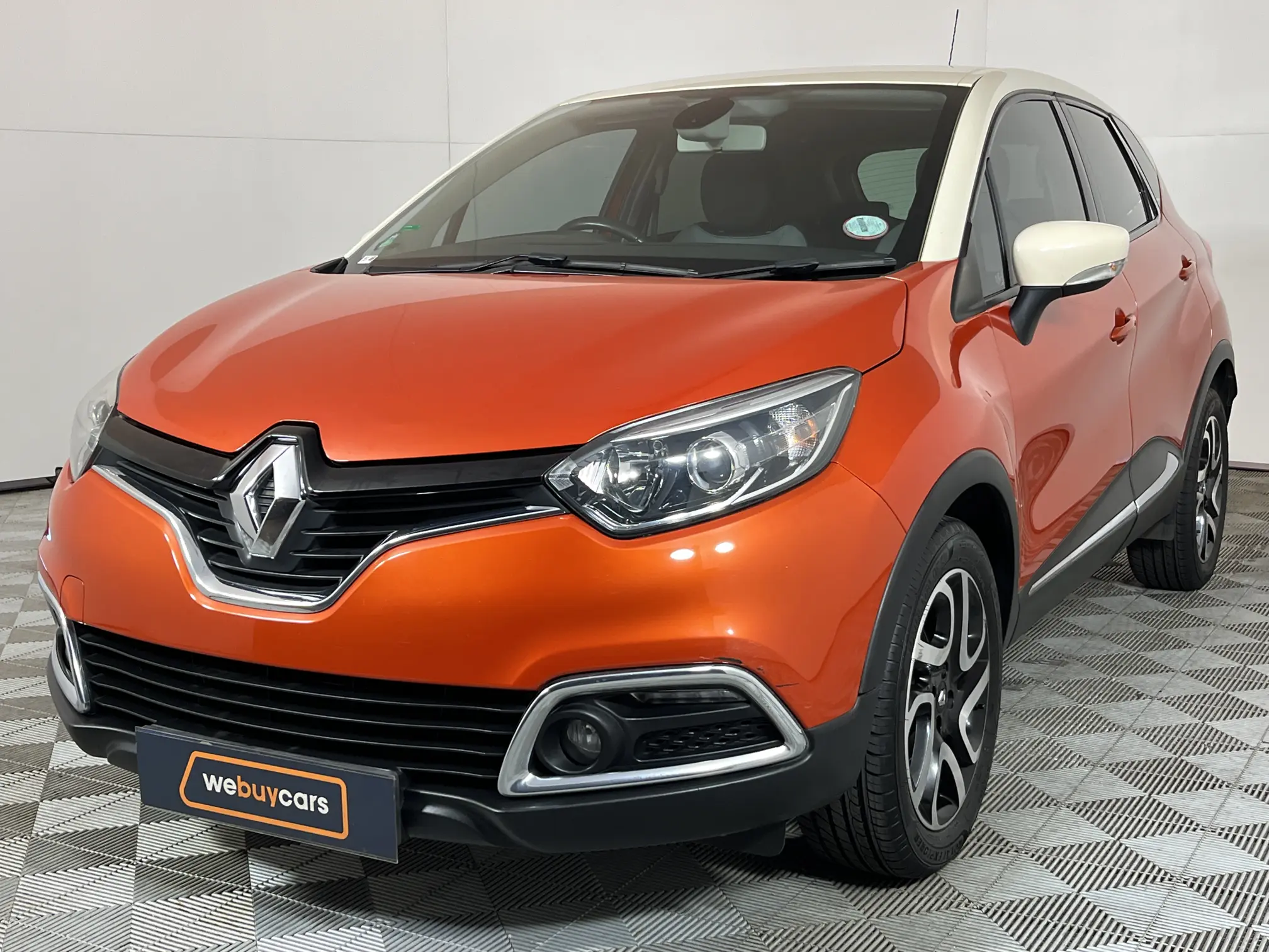 2016 Renault Captur 900t Dynamique 5-Door (66 KW)