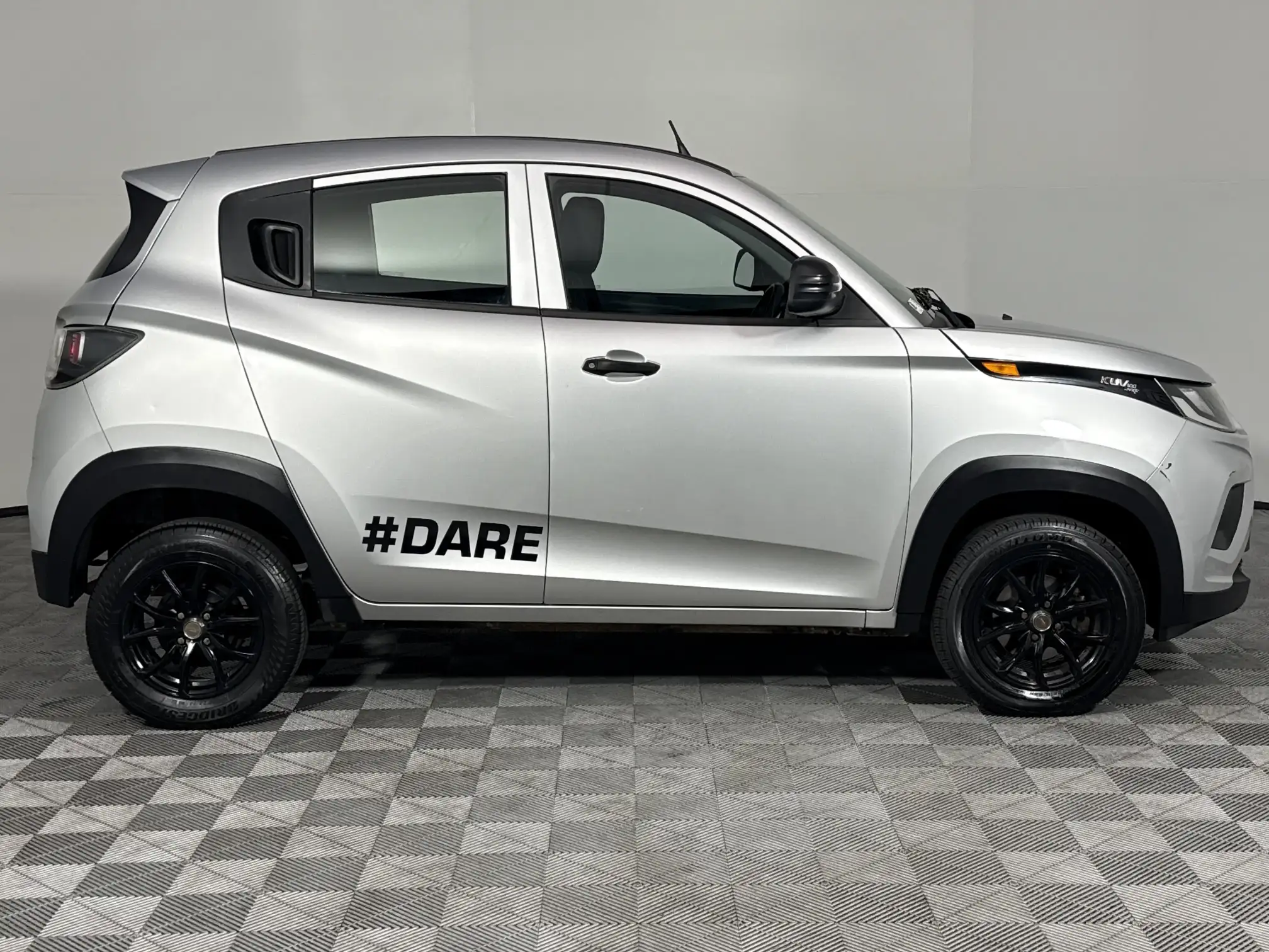 Mahindra KUV 100