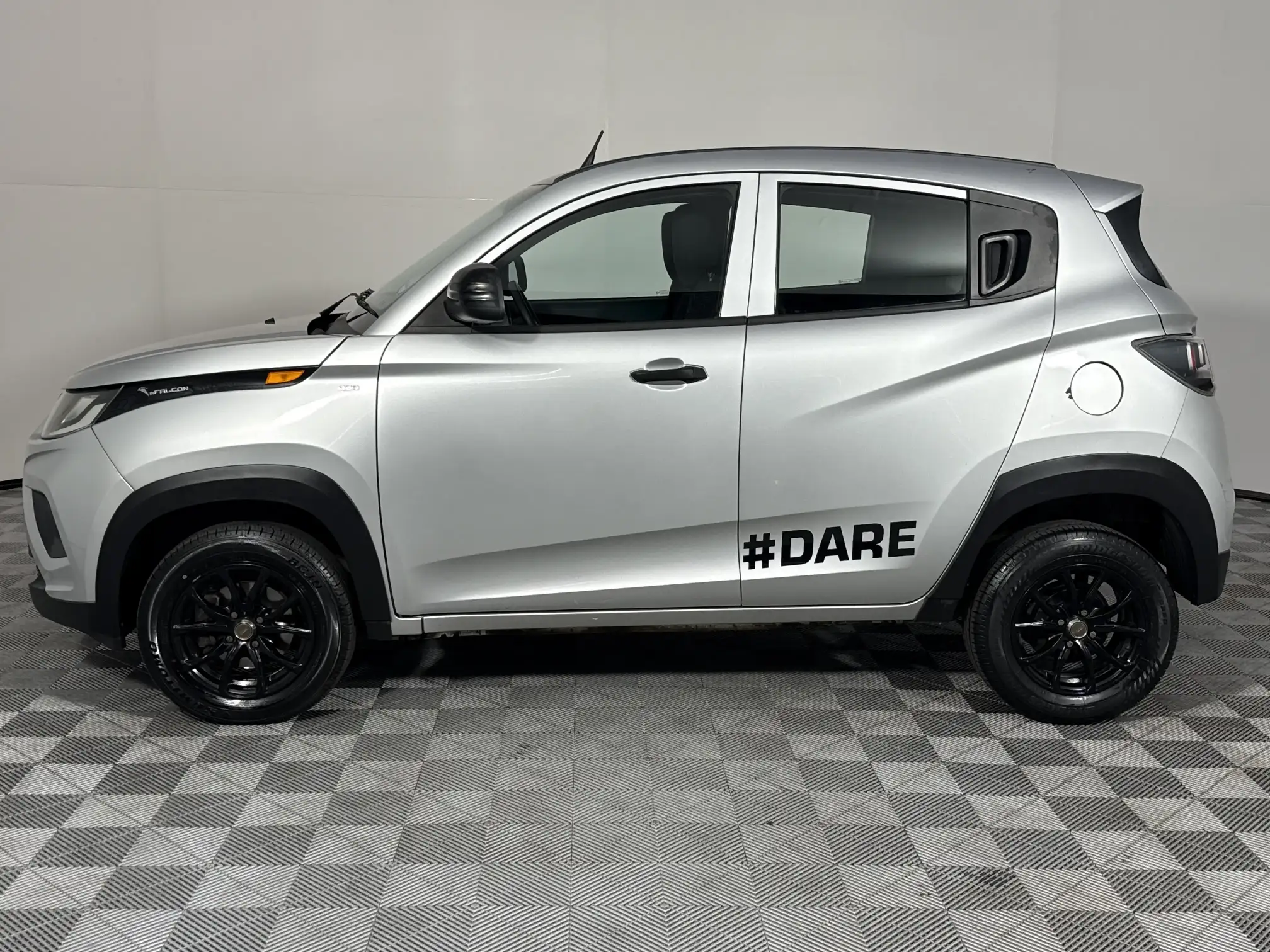 Mahindra KUV 100