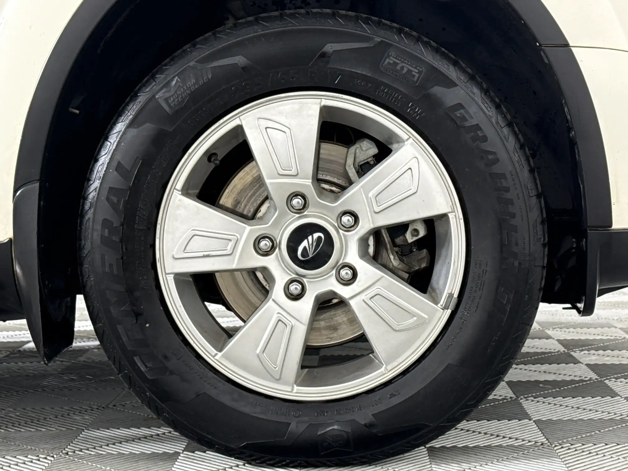Mahindra XUV