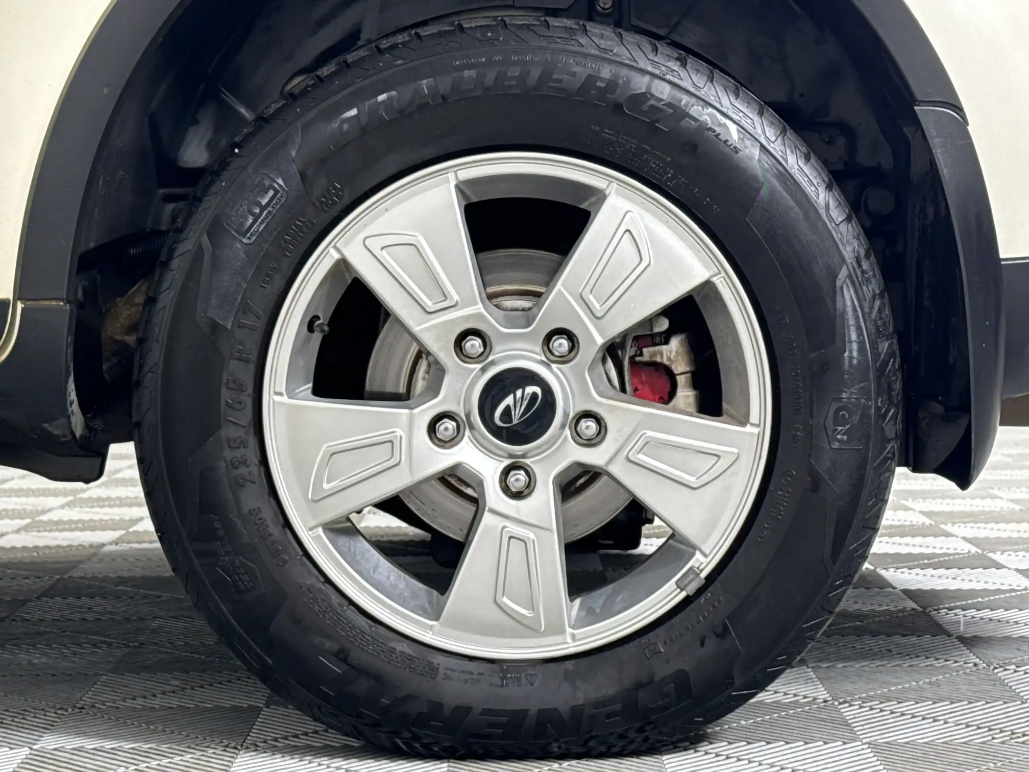 Mahindra XUV