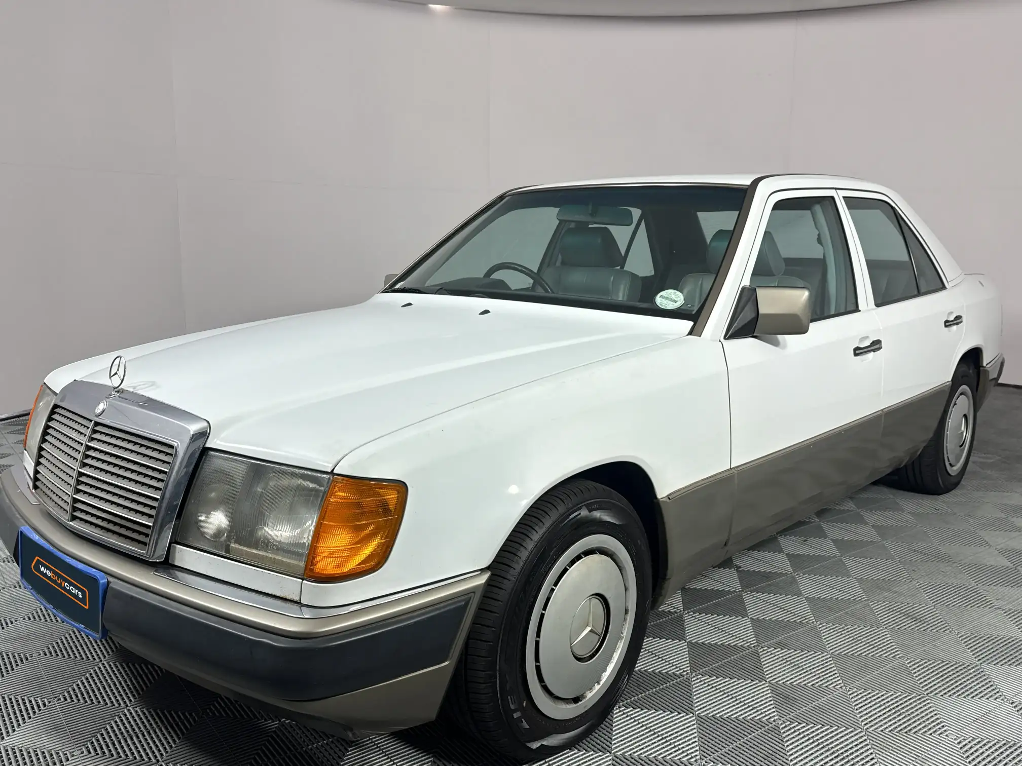 1991 Mercedes-Benz W124 Shape Sedan