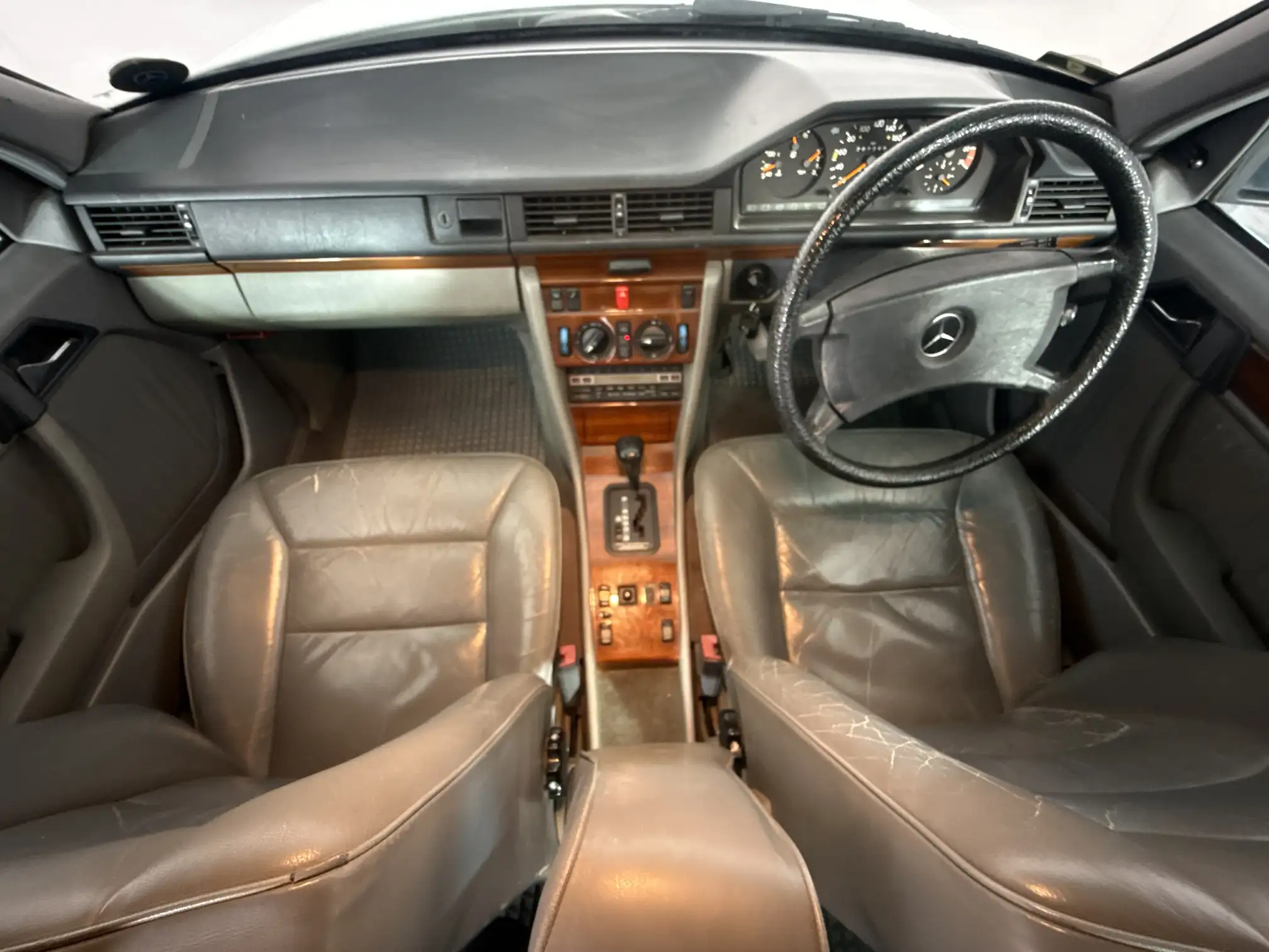 Mercedes-Benz W124 Shape Sedan