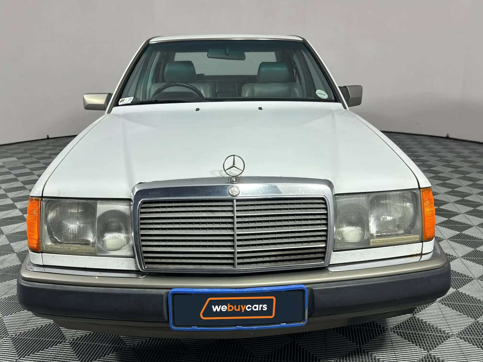 Mercedes-Benz W124 Shape Sedan