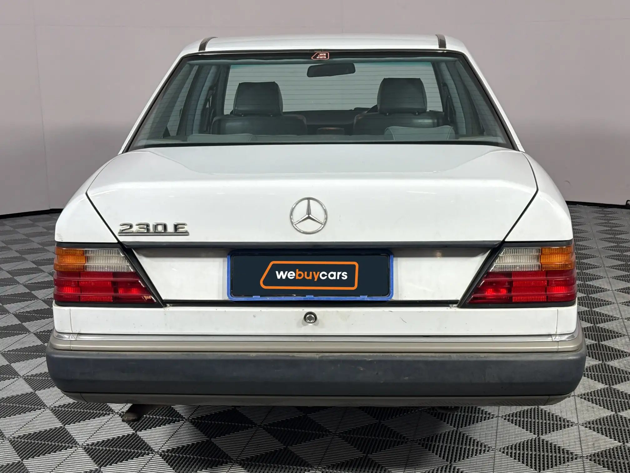 Mercedes-Benz W124 Shape Sedan