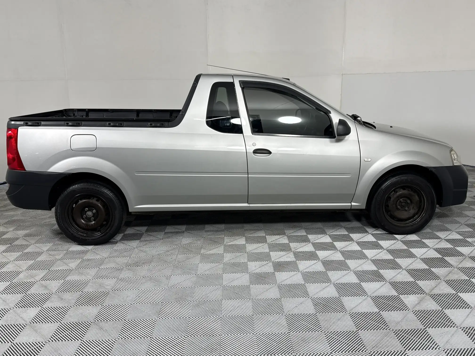 Nissan NP200