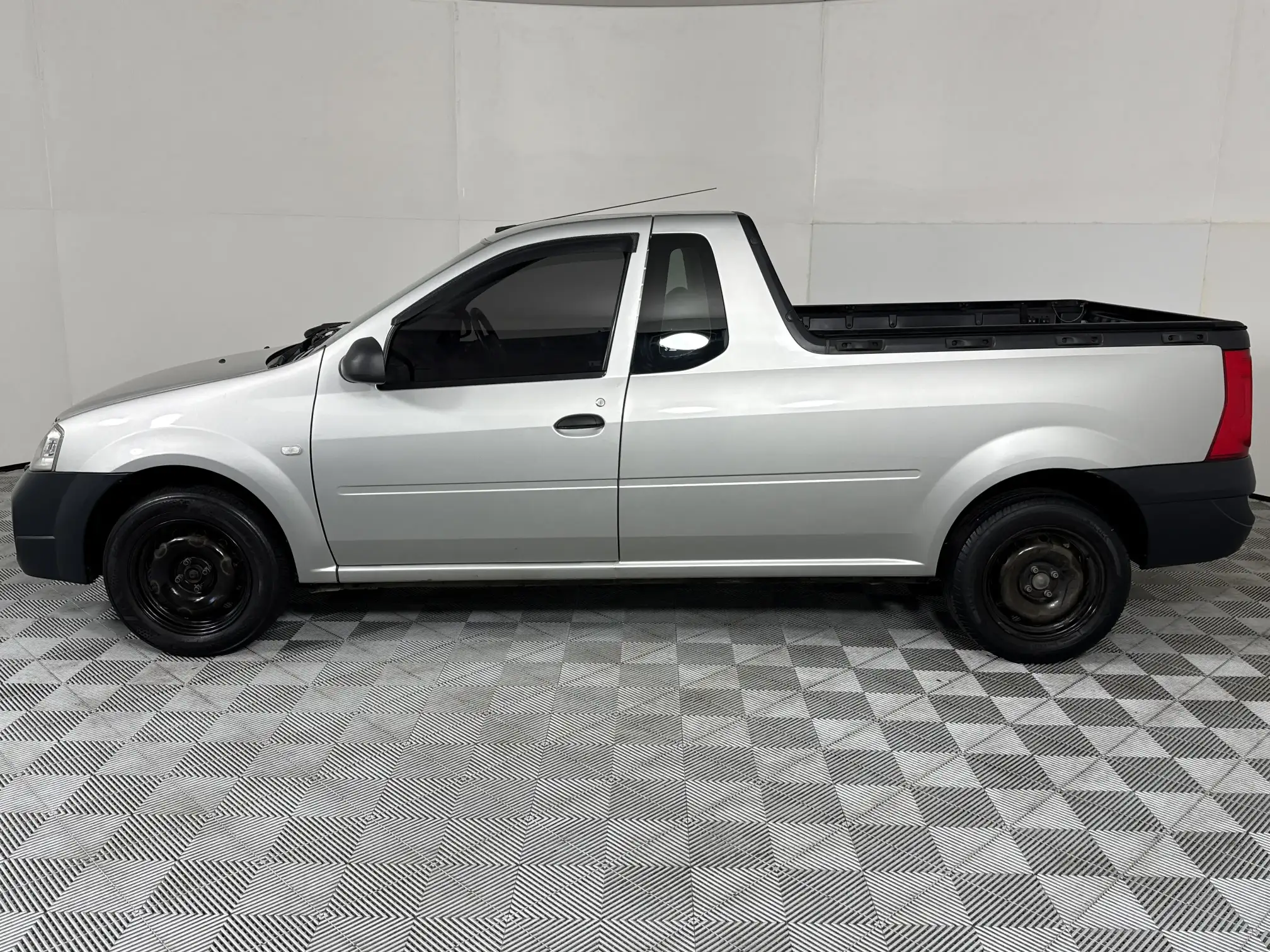 Nissan NP200