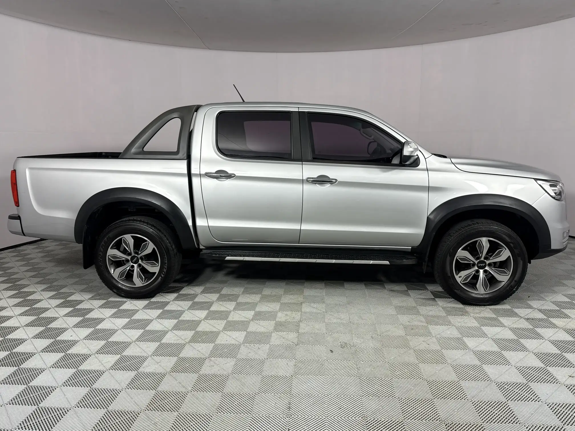 JAC T6