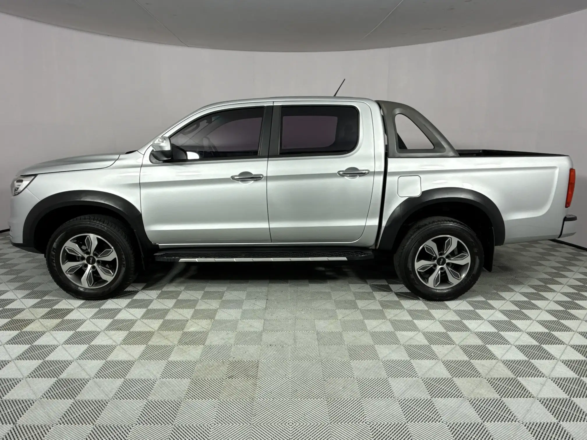 JAC T6