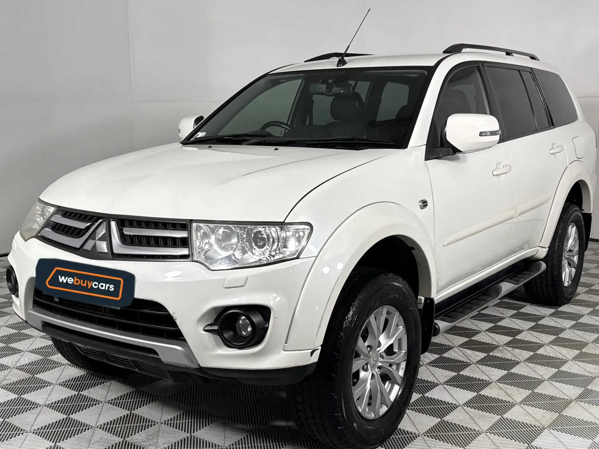 2014 Mitsubishi Pajero