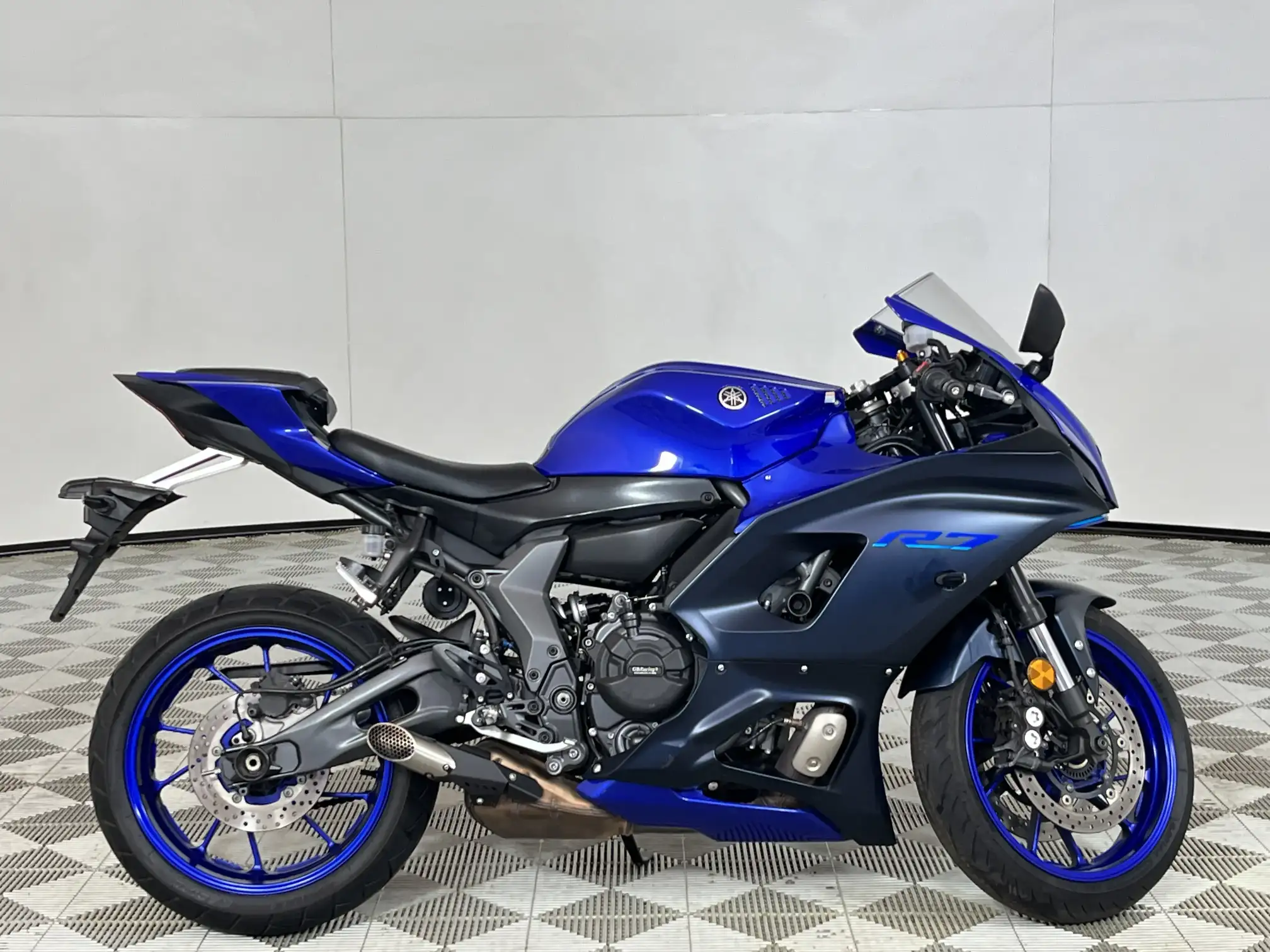 Yamaha R7