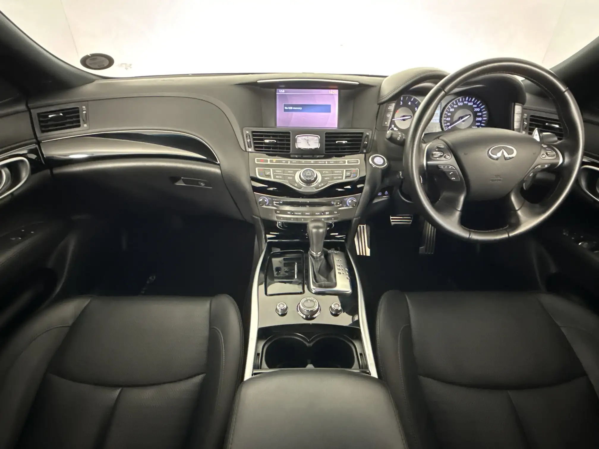 Infiniti M