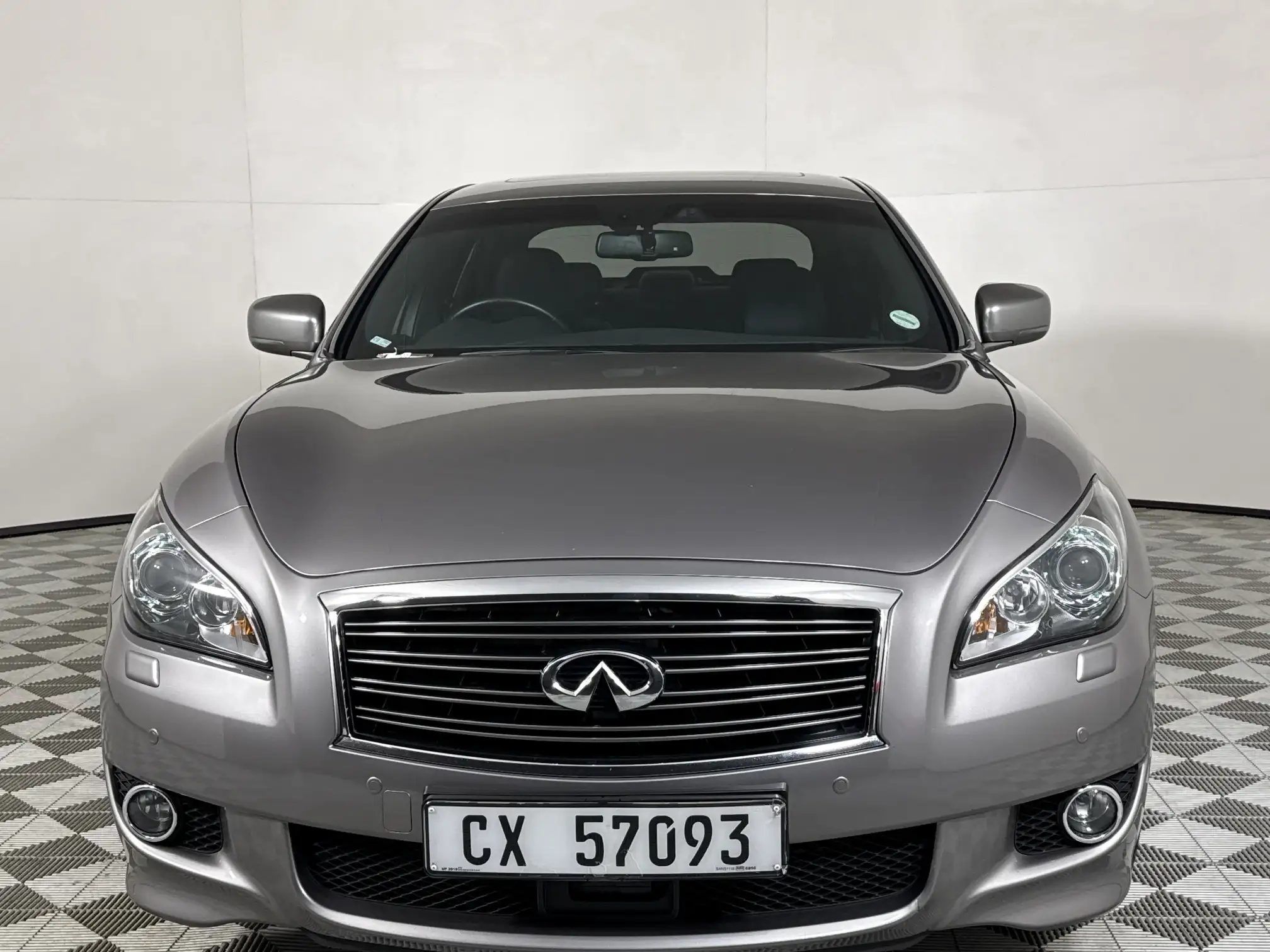 Infiniti M