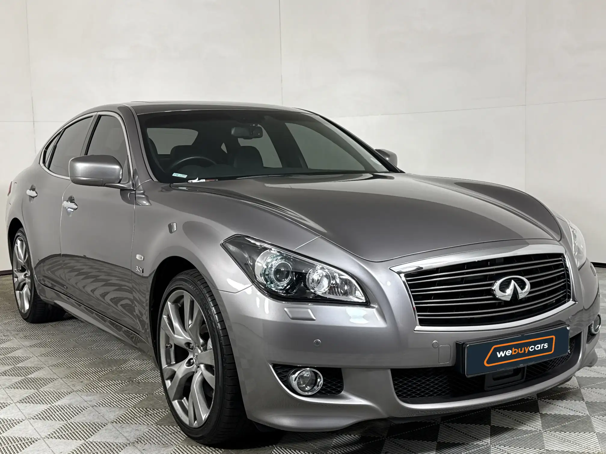 Infiniti M