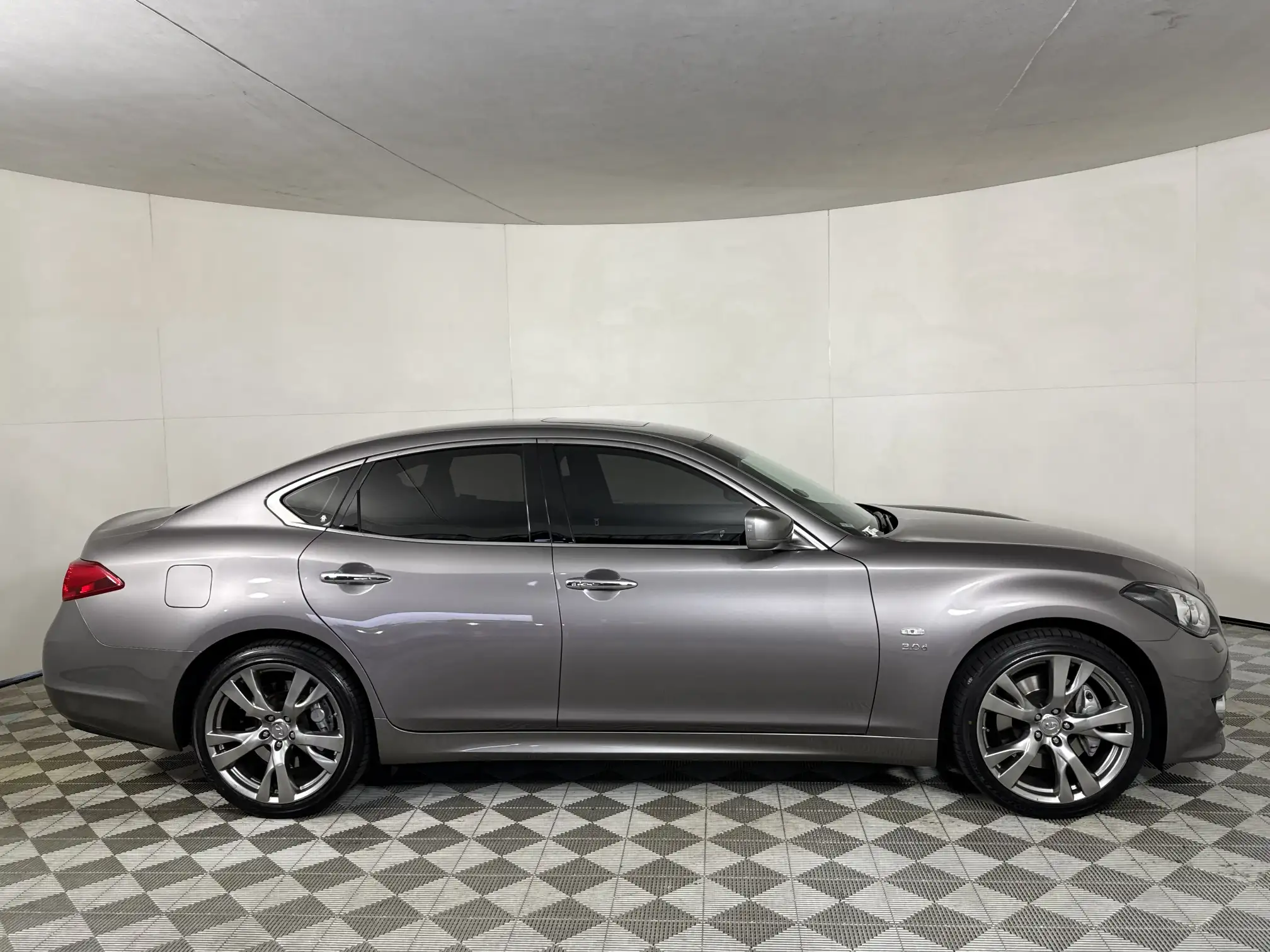 Infiniti M