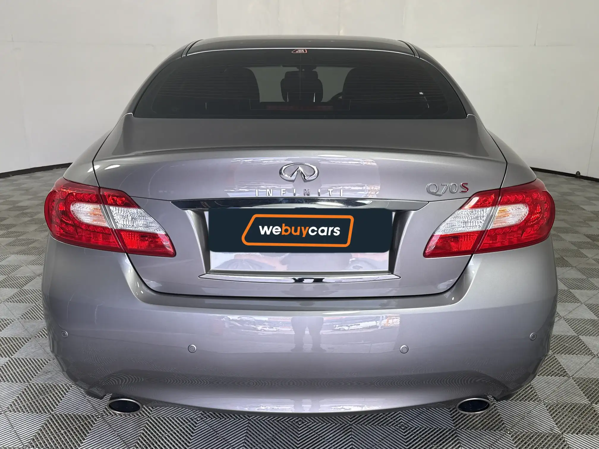 Infiniti M