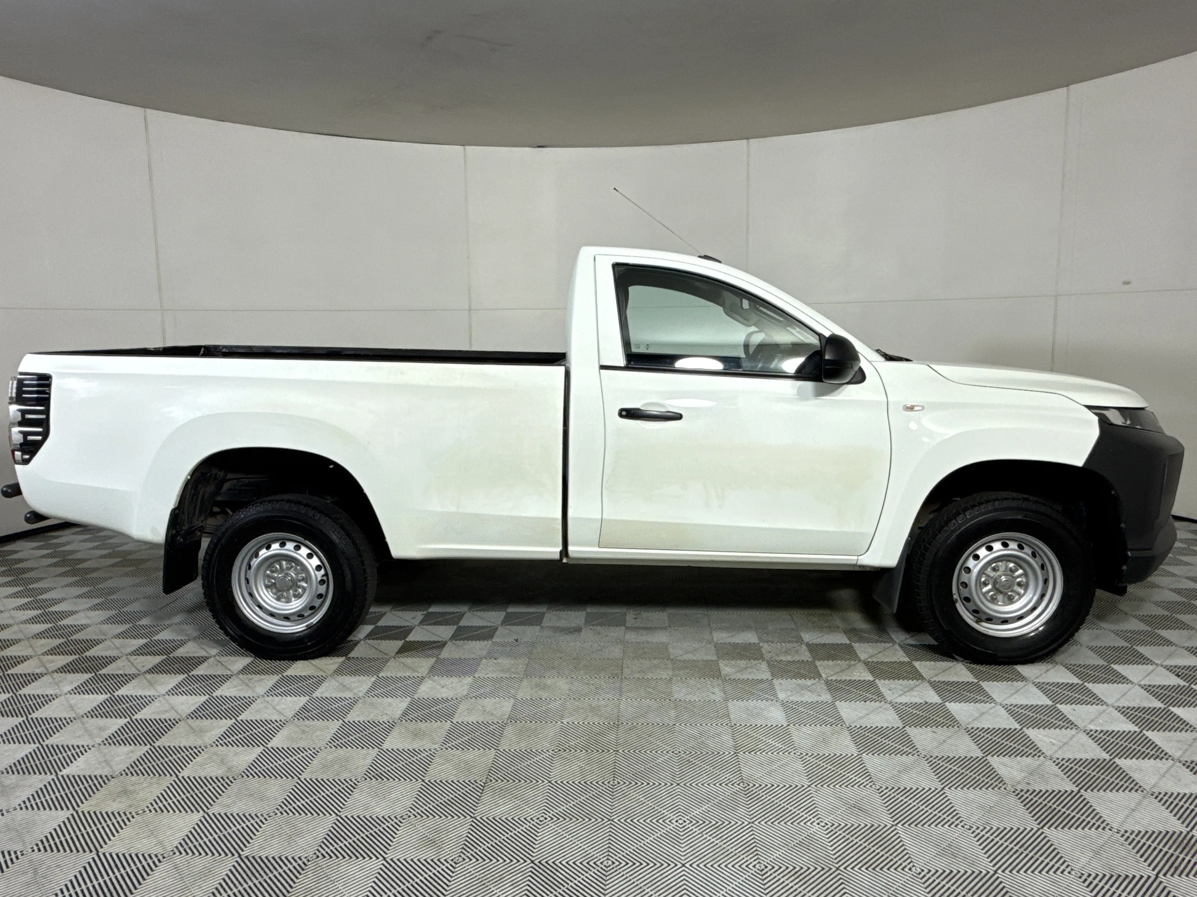 2023 Mitsubishi Triton 2.4di-Gl Pick Up Single Cab, photo 4