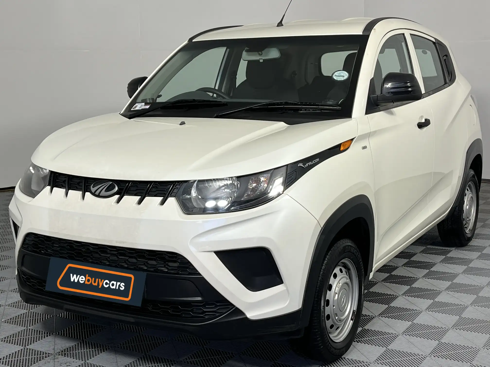 Mahindra KUV 100