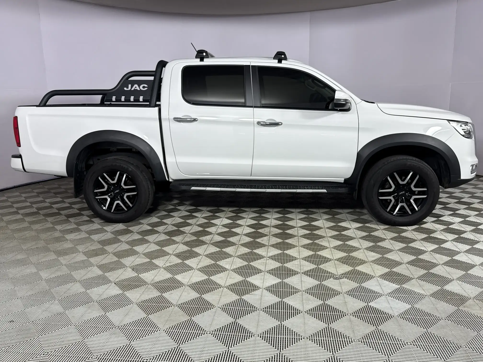 JAC T8