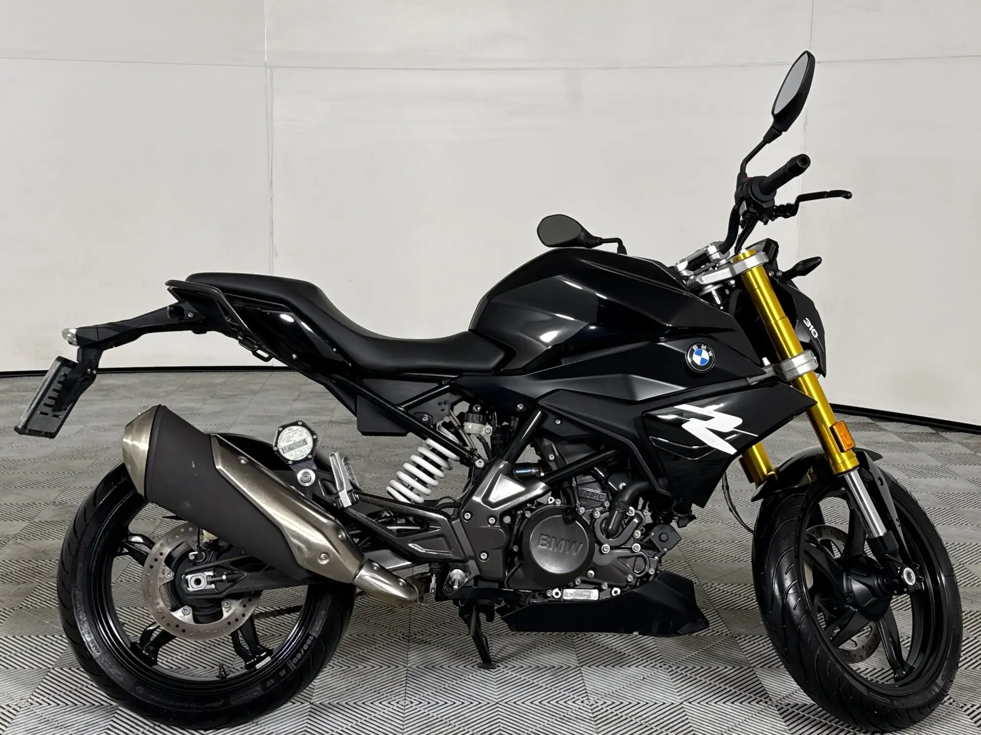 2023 BMW C