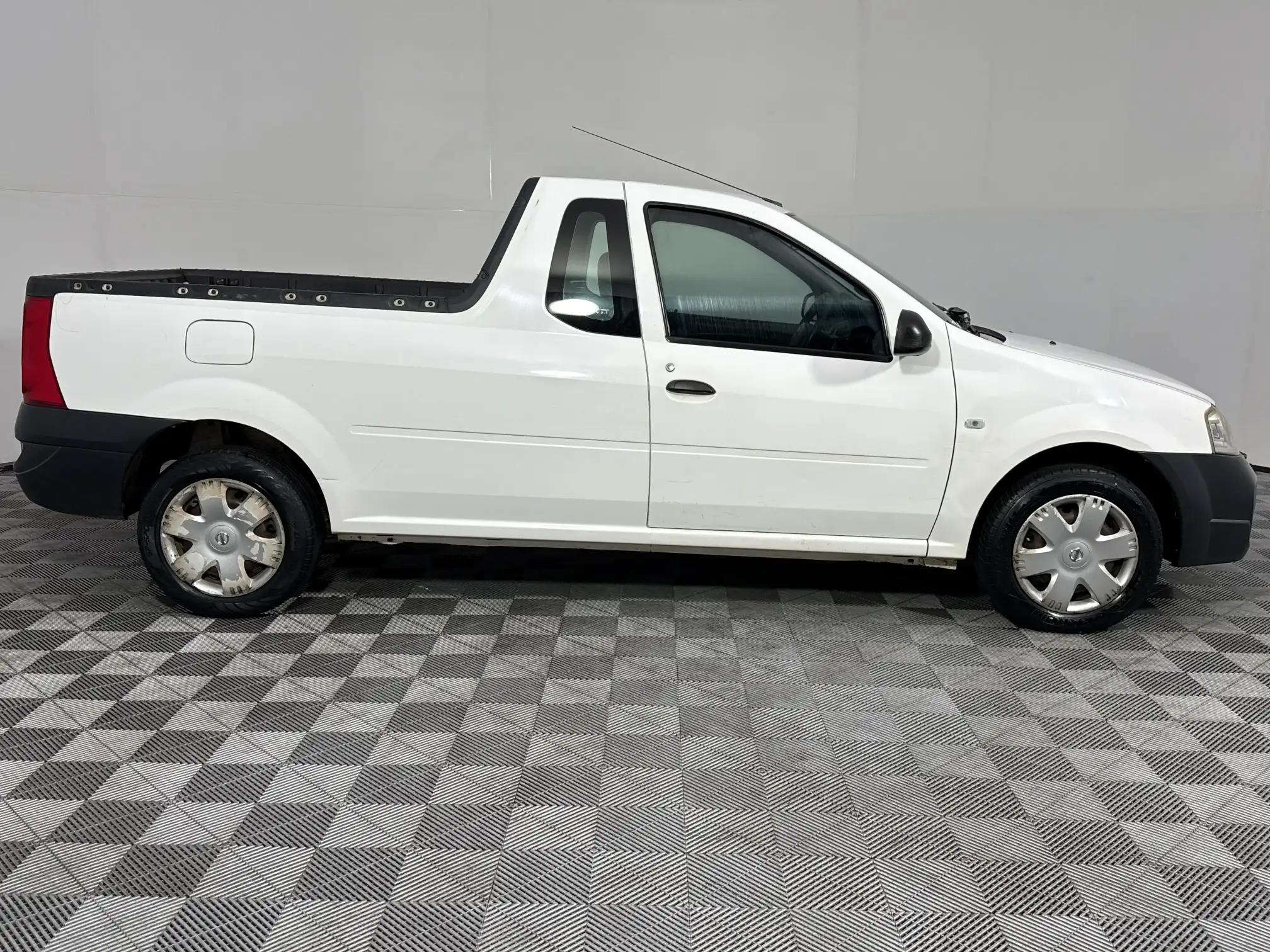 Nissan NP200