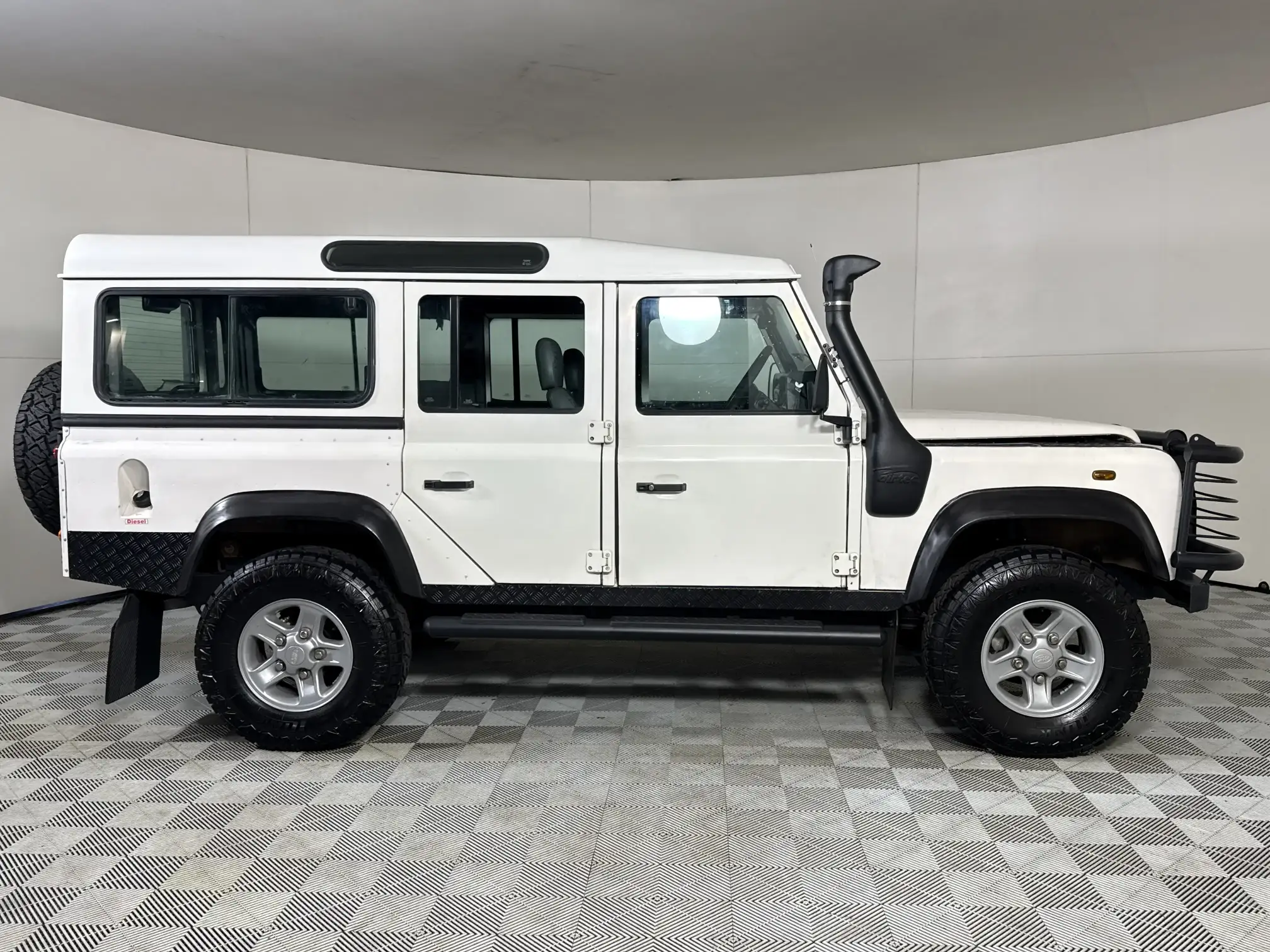 Land Rover Defender 110