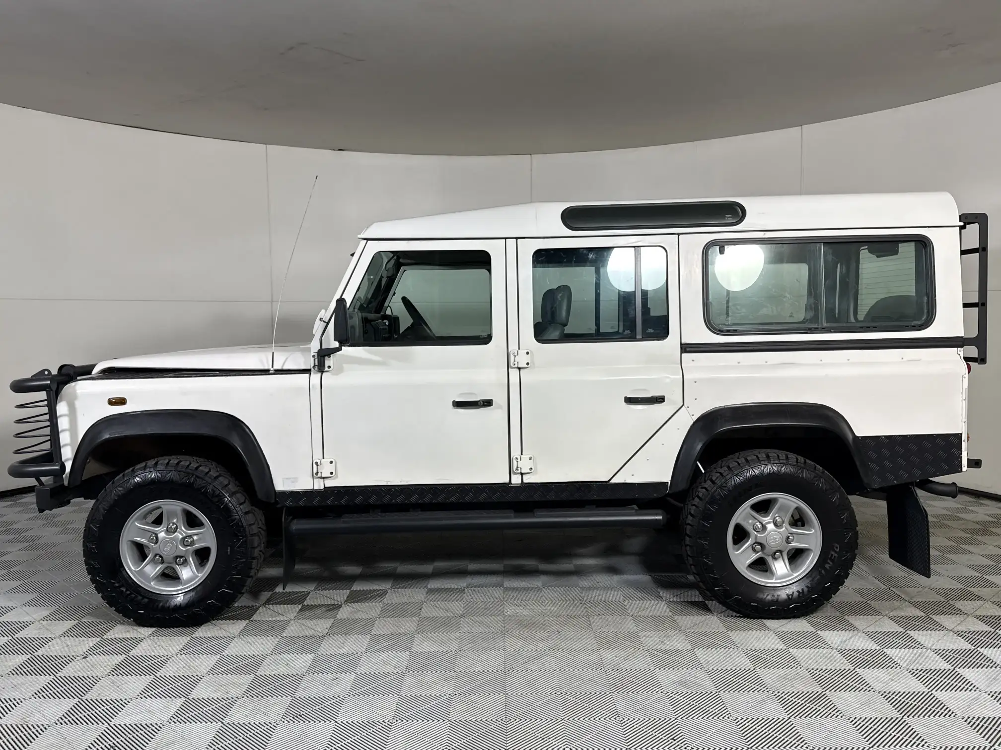 Land Rover Defender 110