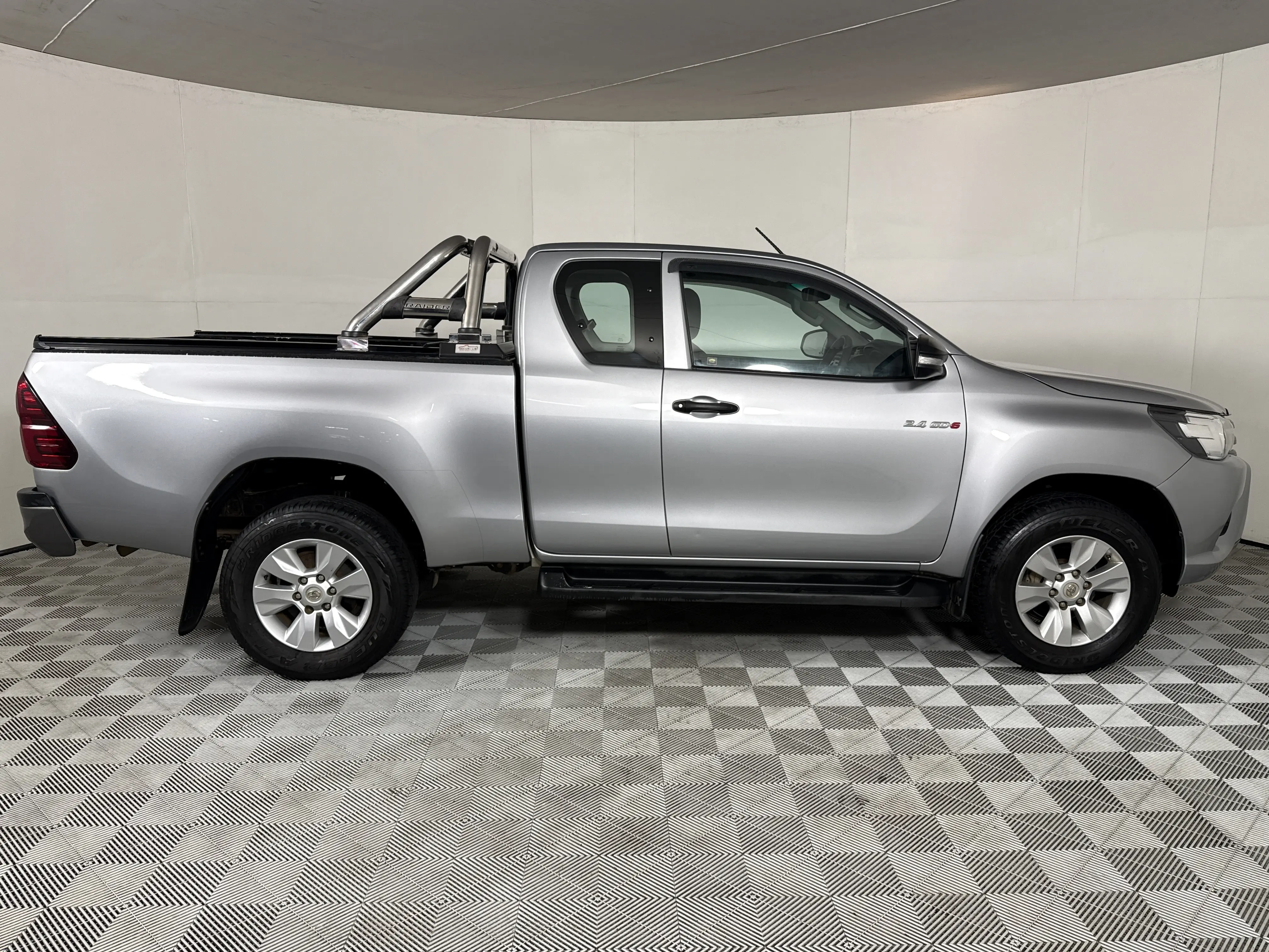 2017 Toyota Hilux 2.4 Gd-6 RB SRX Pick Up E/cab, photo 4