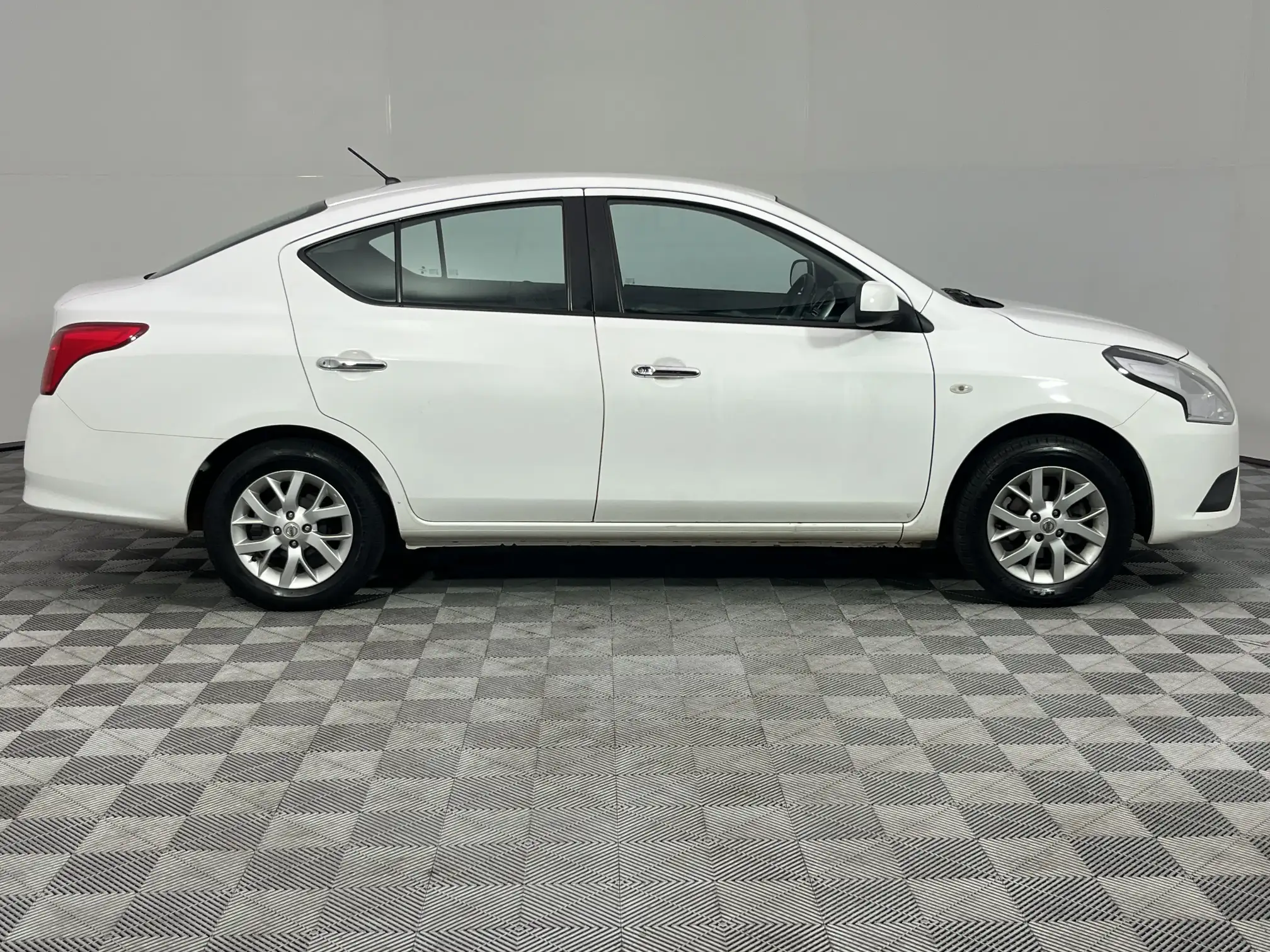 Nissan Almera