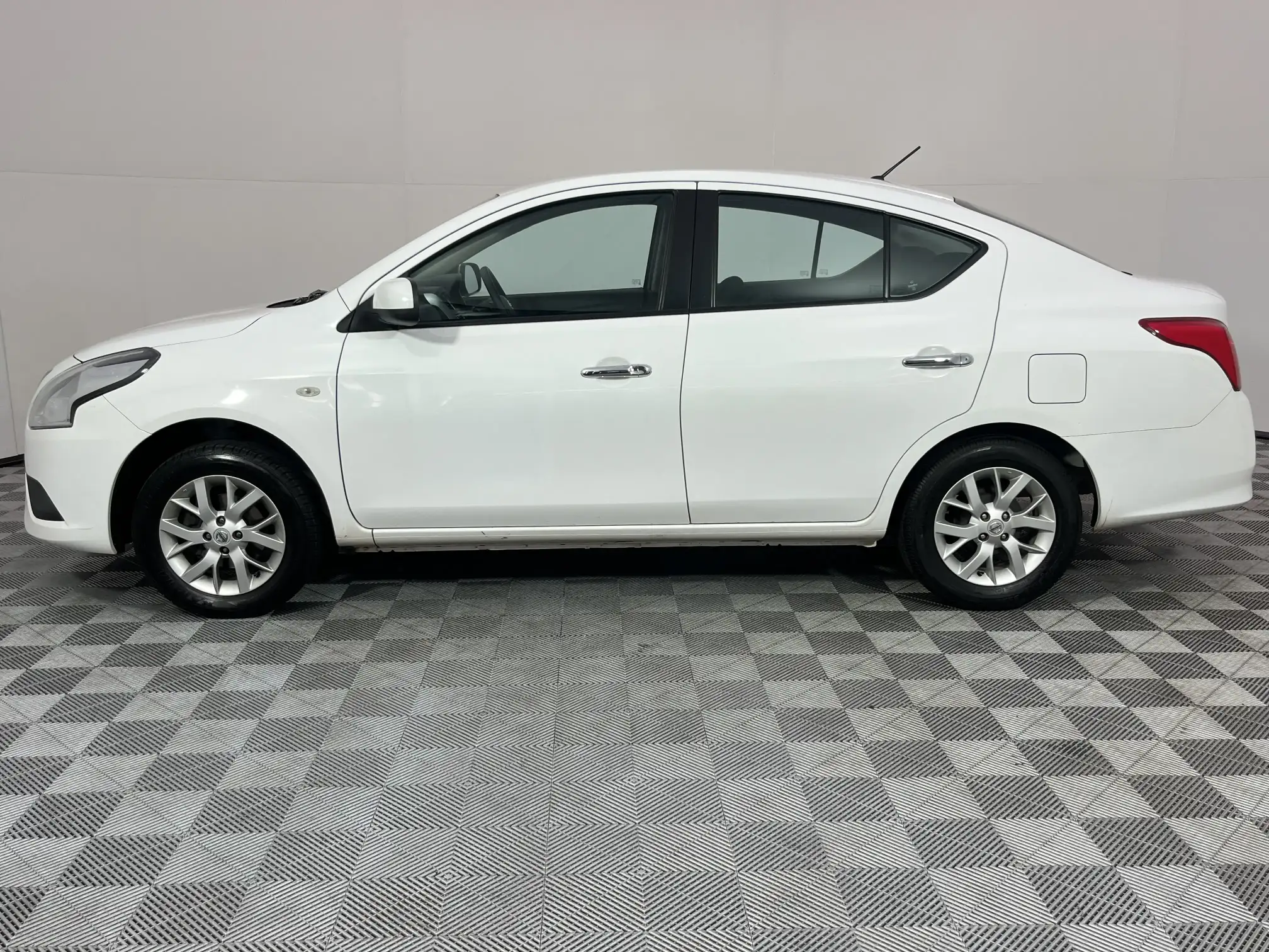 Nissan Almera