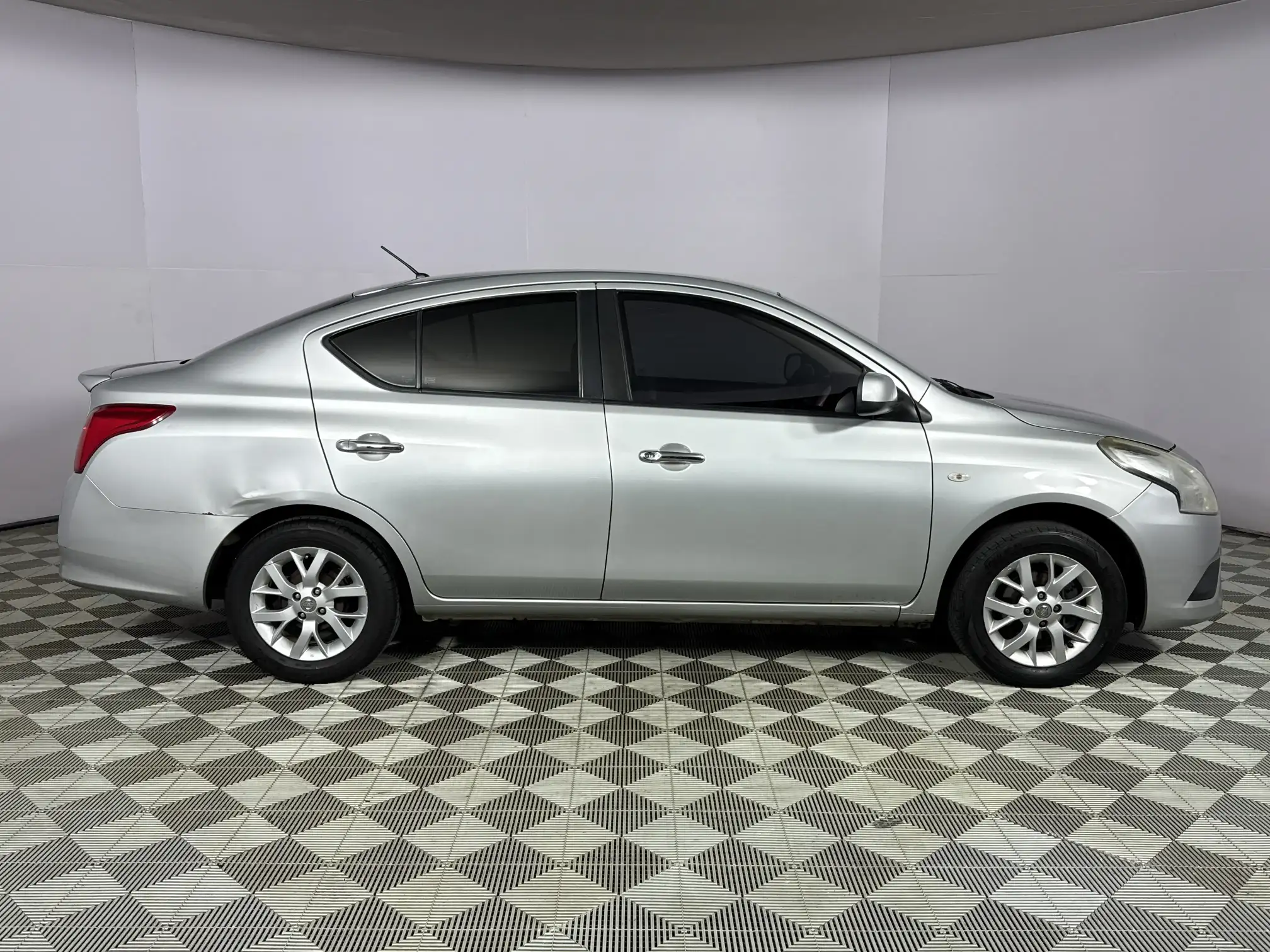 Nissan Almera