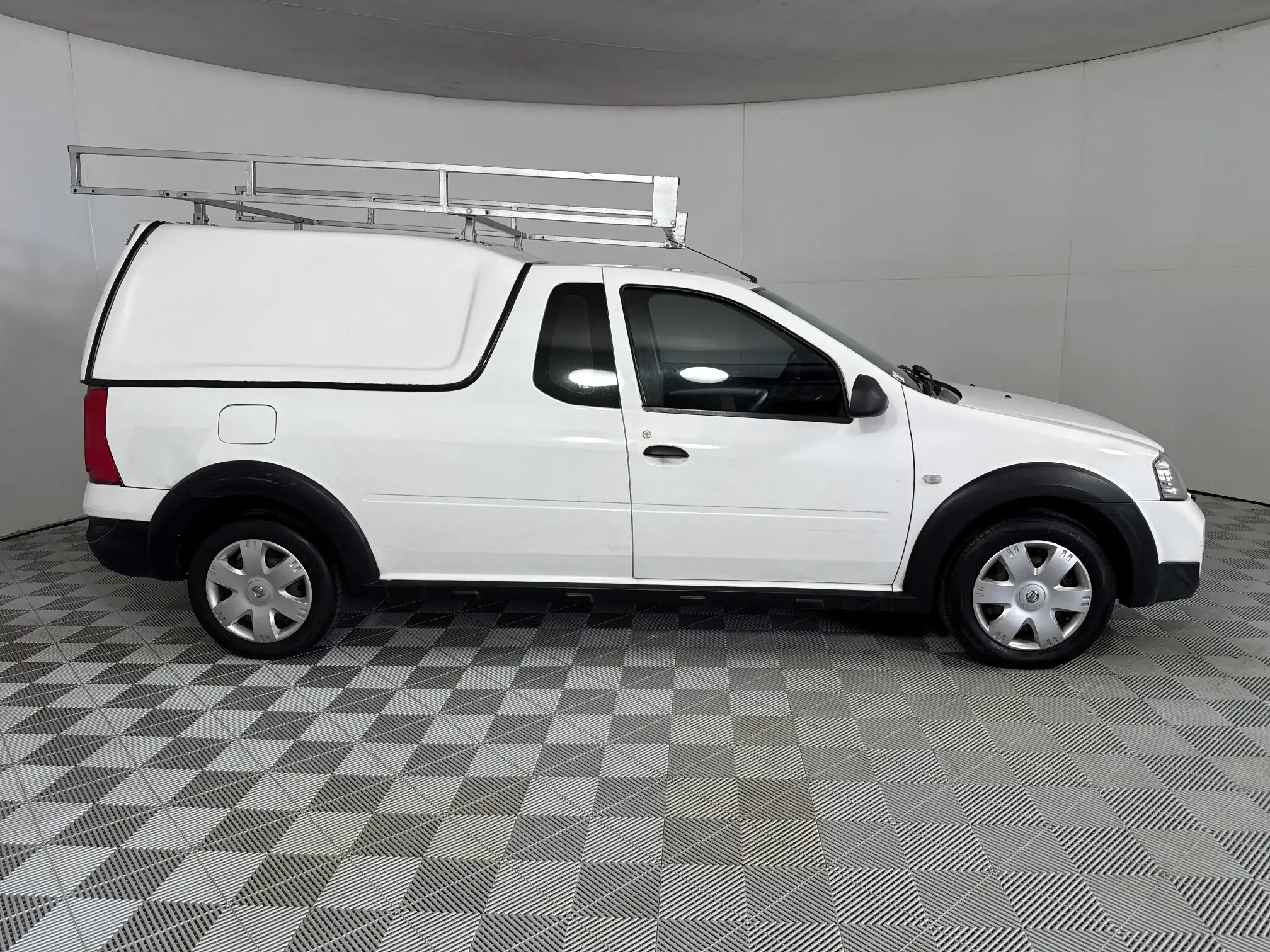 Nissan NP200