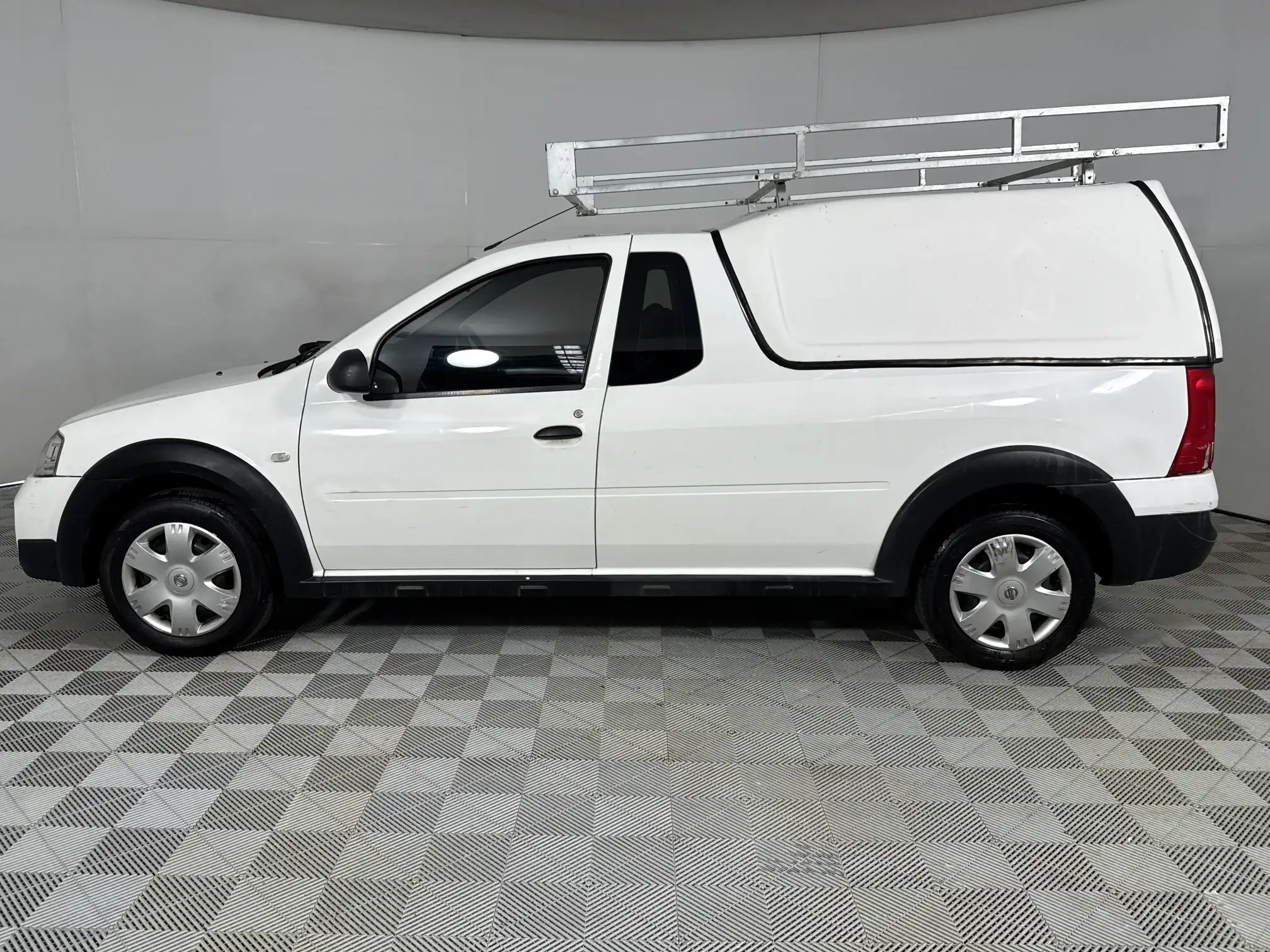 Nissan NP200