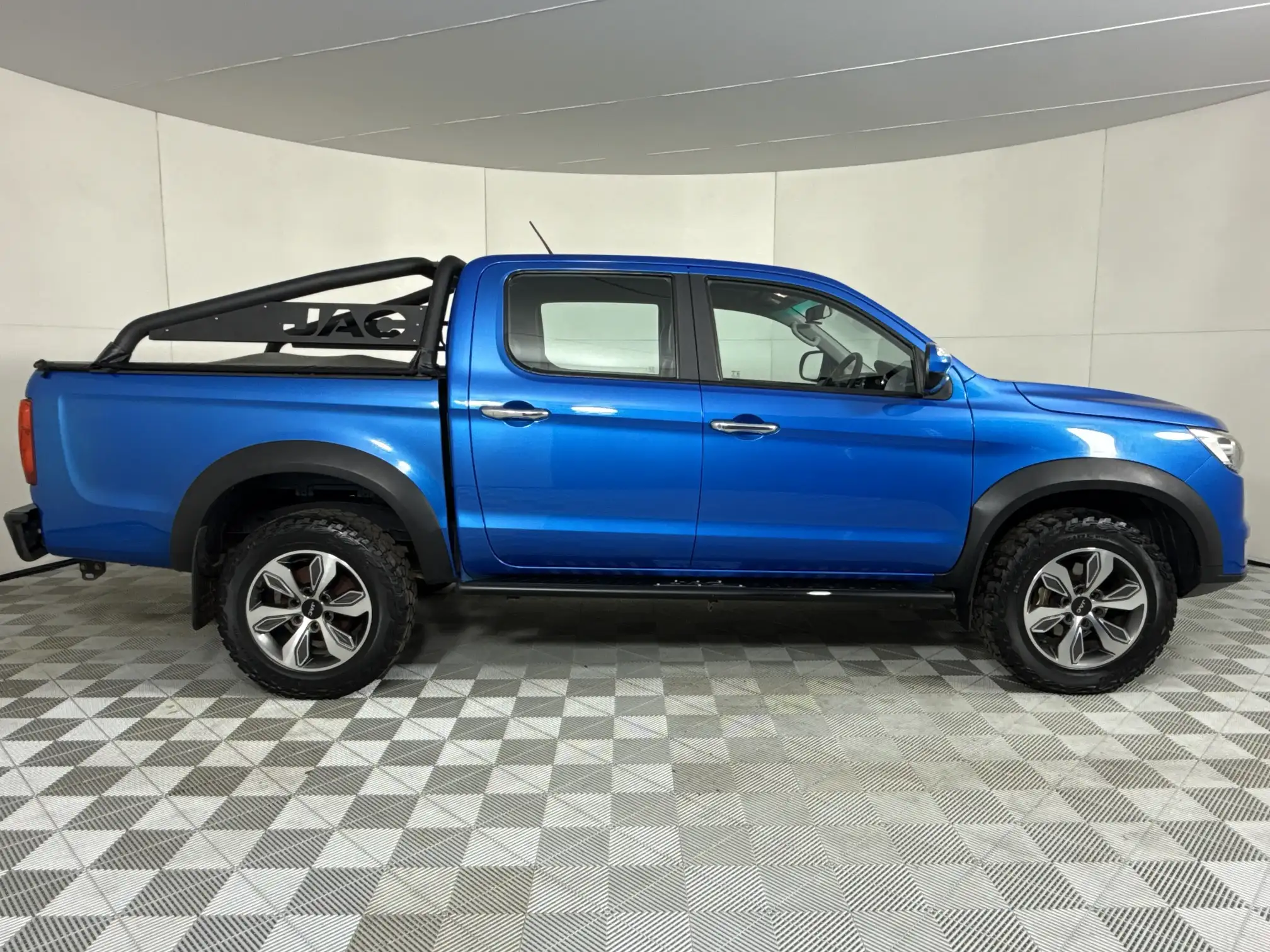 JAC T6