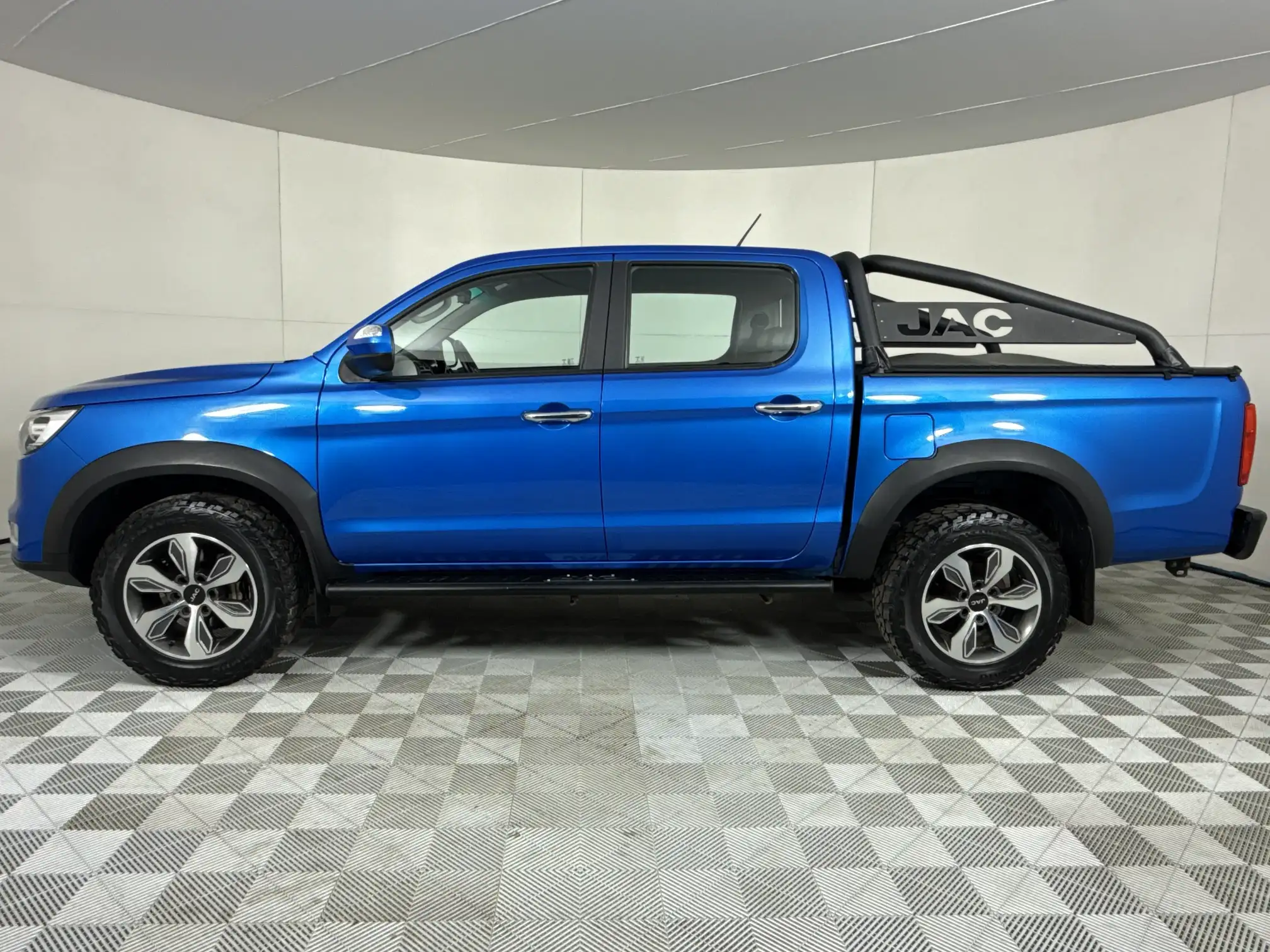 JAC T6