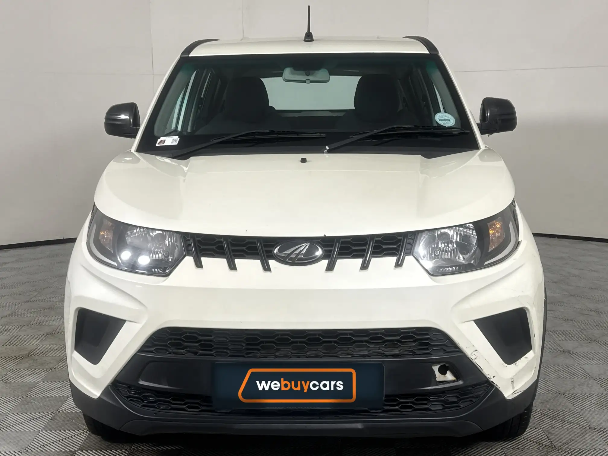 Mahindra KUV 100