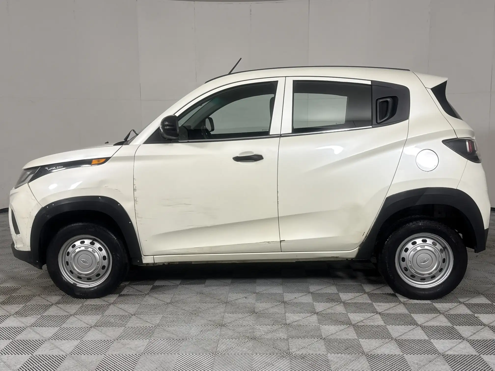 Mahindra KUV 100