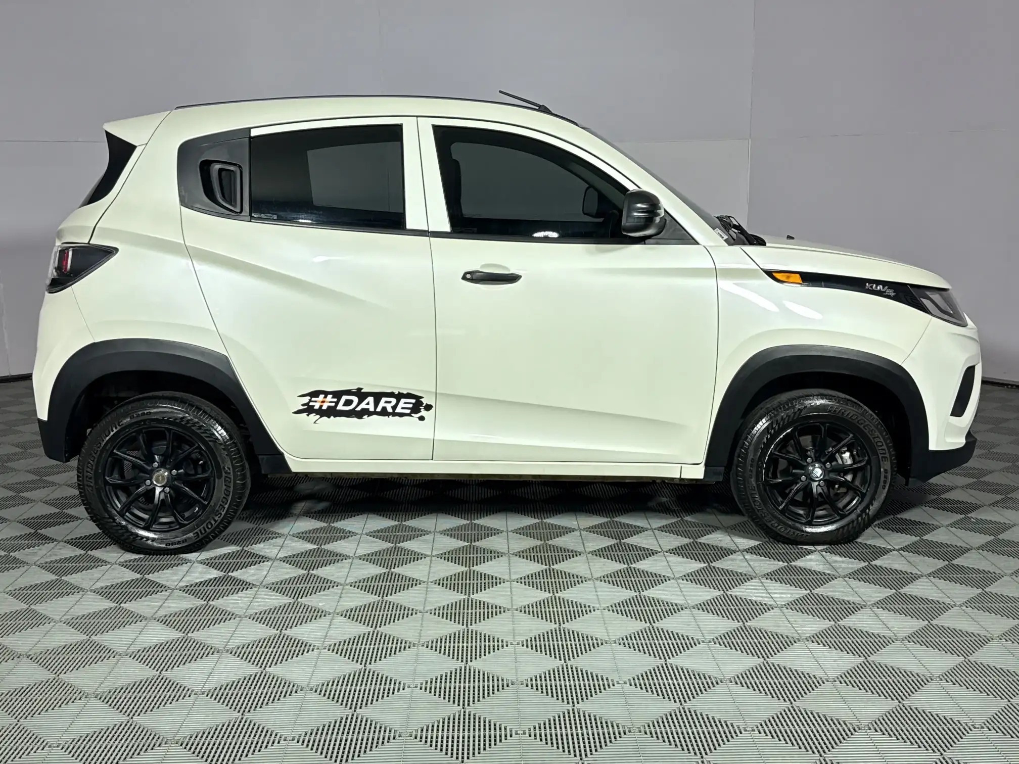 Mahindra KUV 100