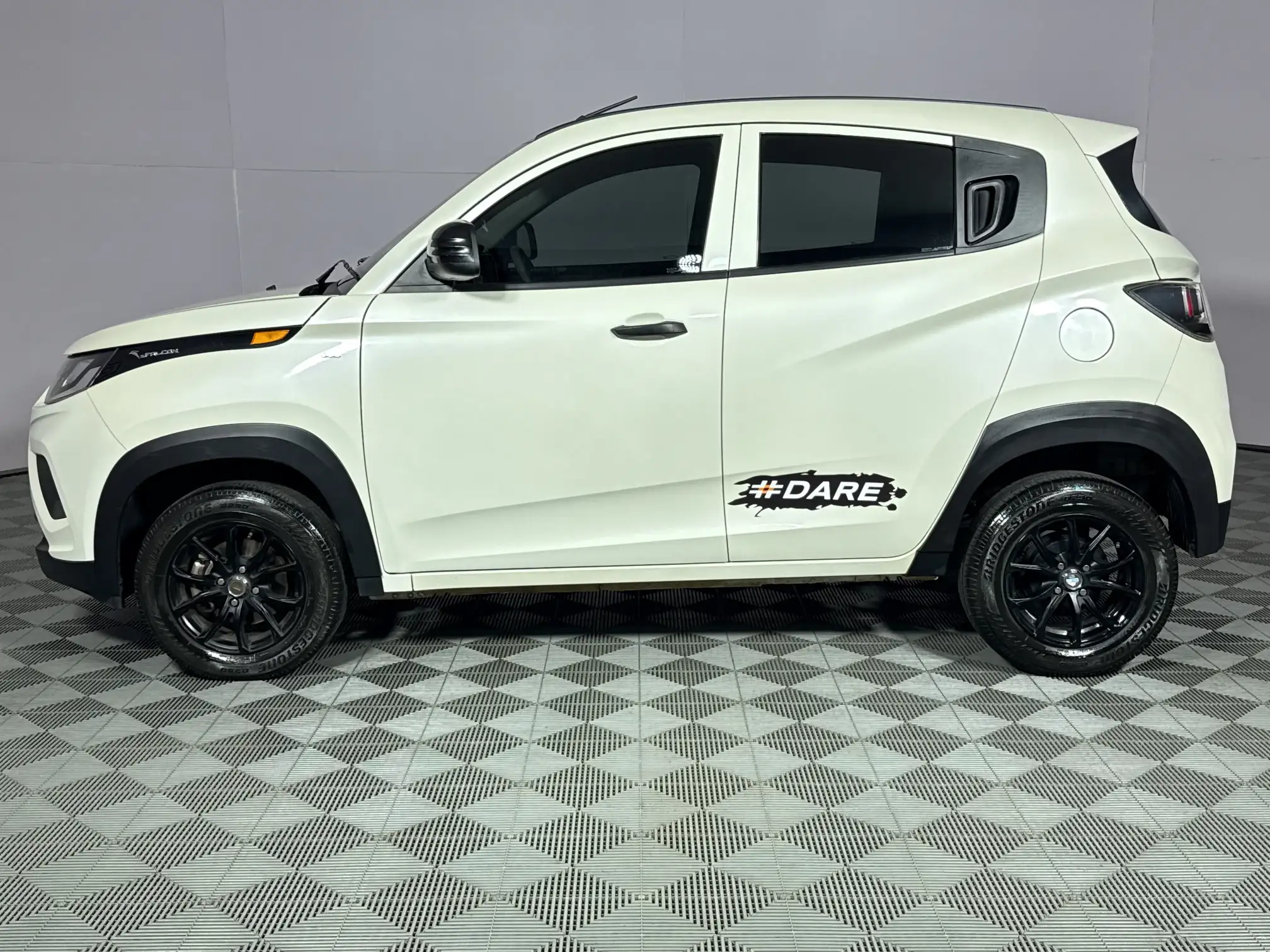 Mahindra KUV 100