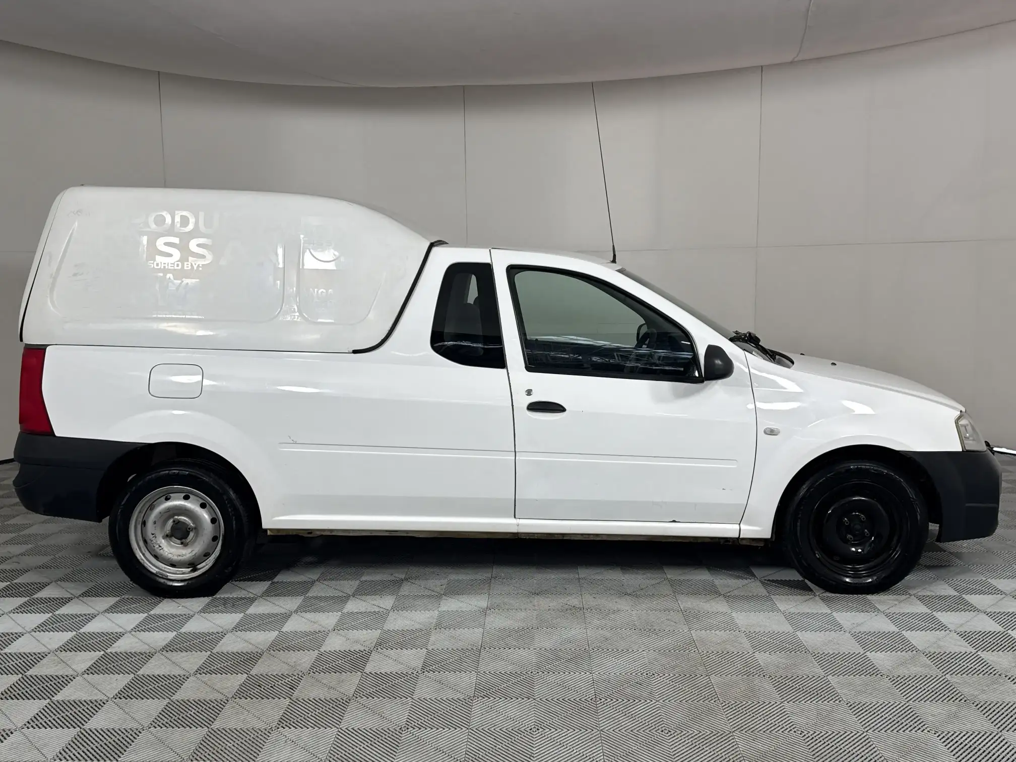 Nissan NP200