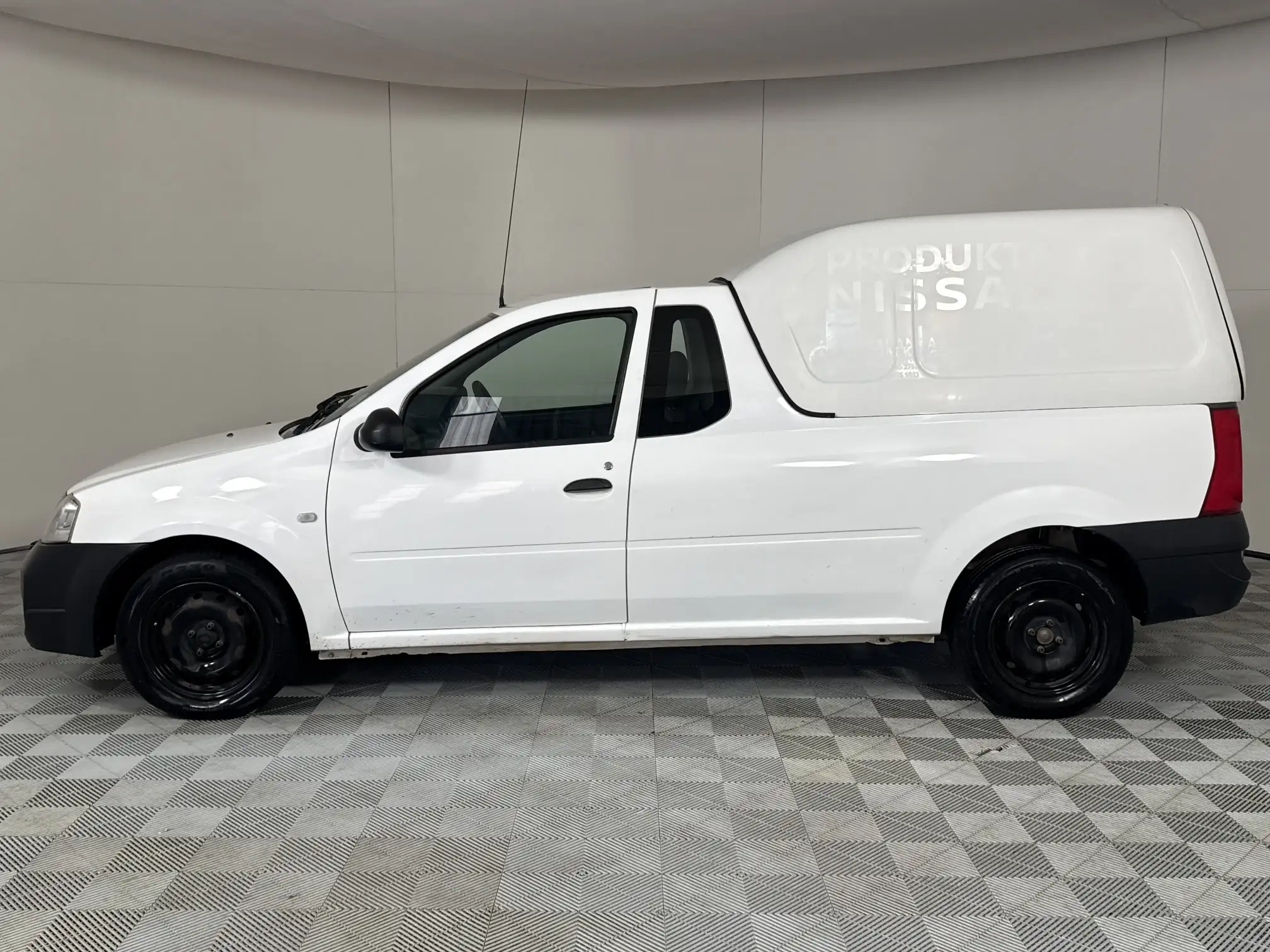 Nissan NP200