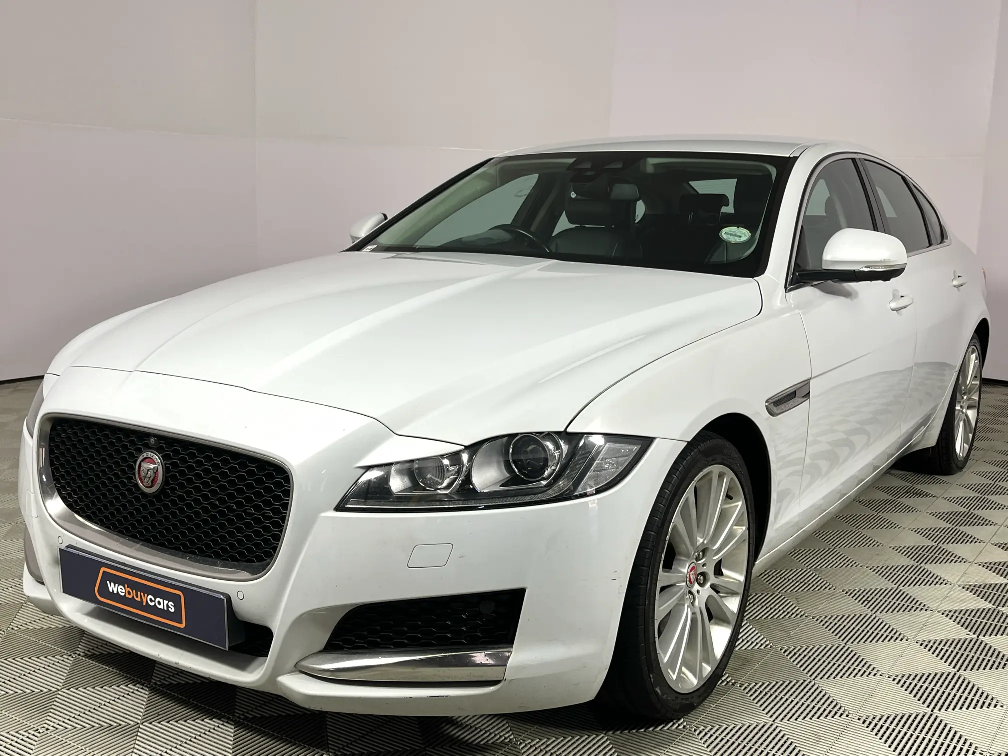 2017 Jaguar XF 2.0 D Prestige