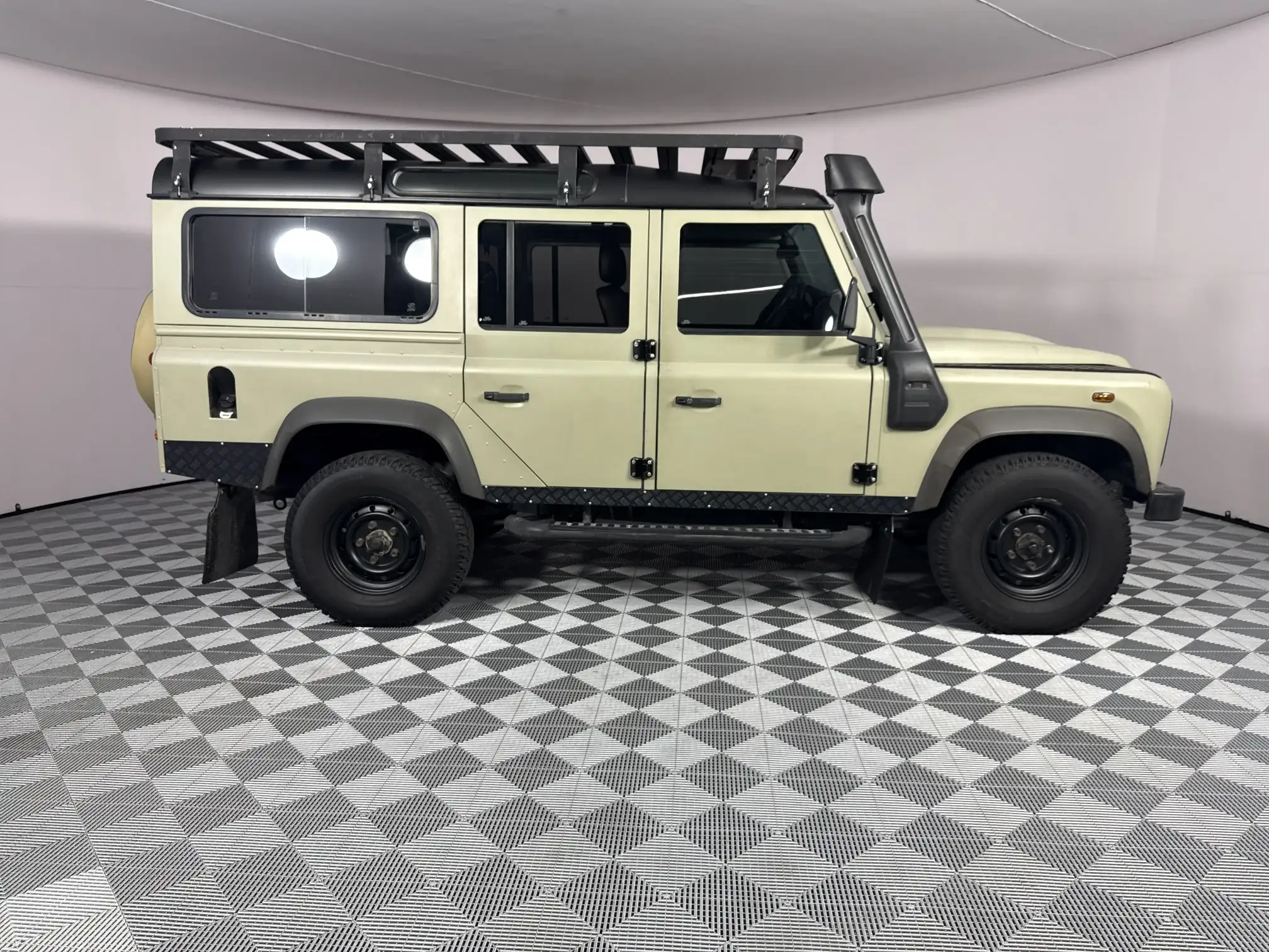 Land Rover Defender 110