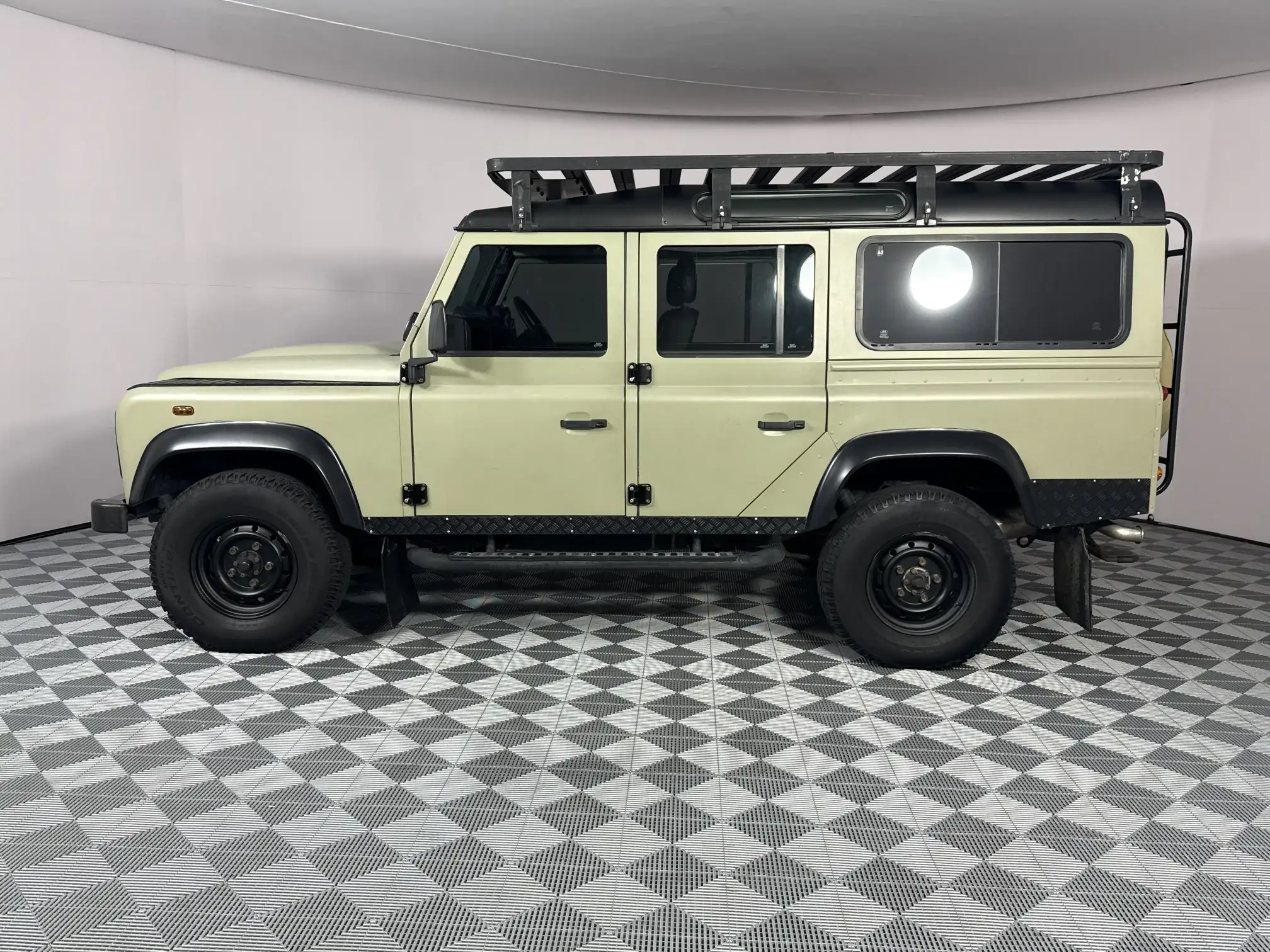 Land Rover Defender 110