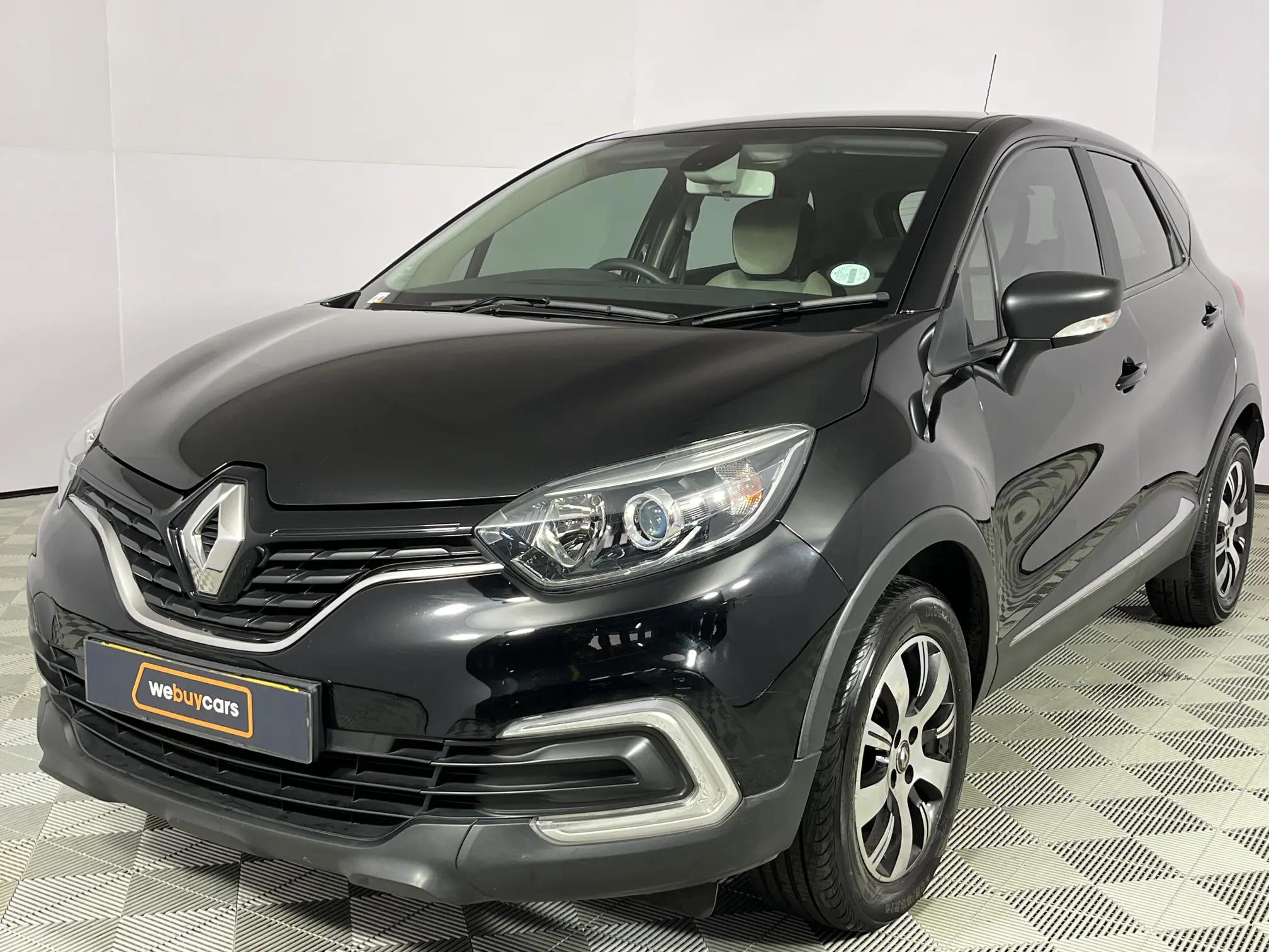 Renault Captur 900T Blaze 5 Door