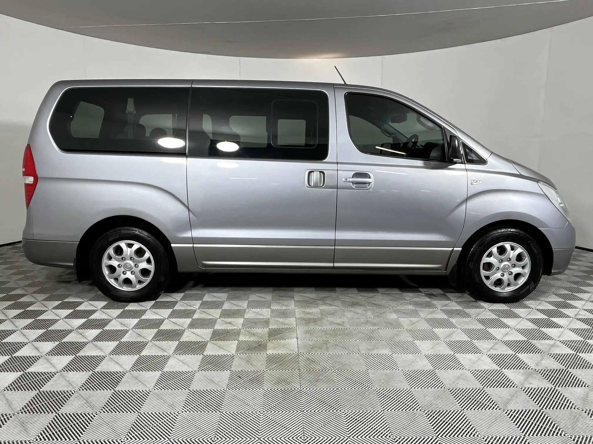 Hyundai H-1